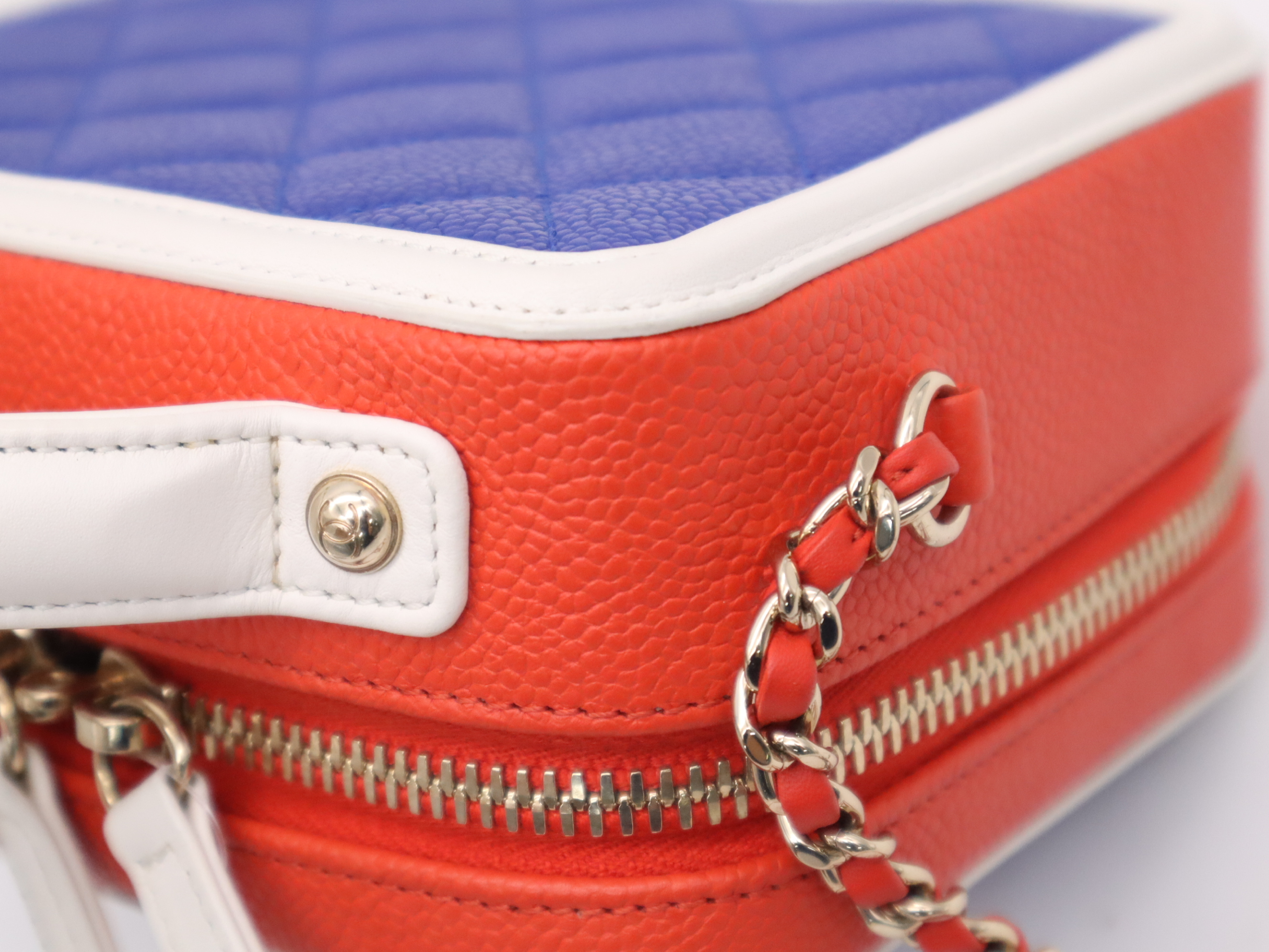 A93342 Caviar Skin Coco Mark CC Filigree Small Vanity Bag Red Blue White Gold Hardware Includes padlock, key, clochette x2, and card. Seal included. Vanity bag. — view 8