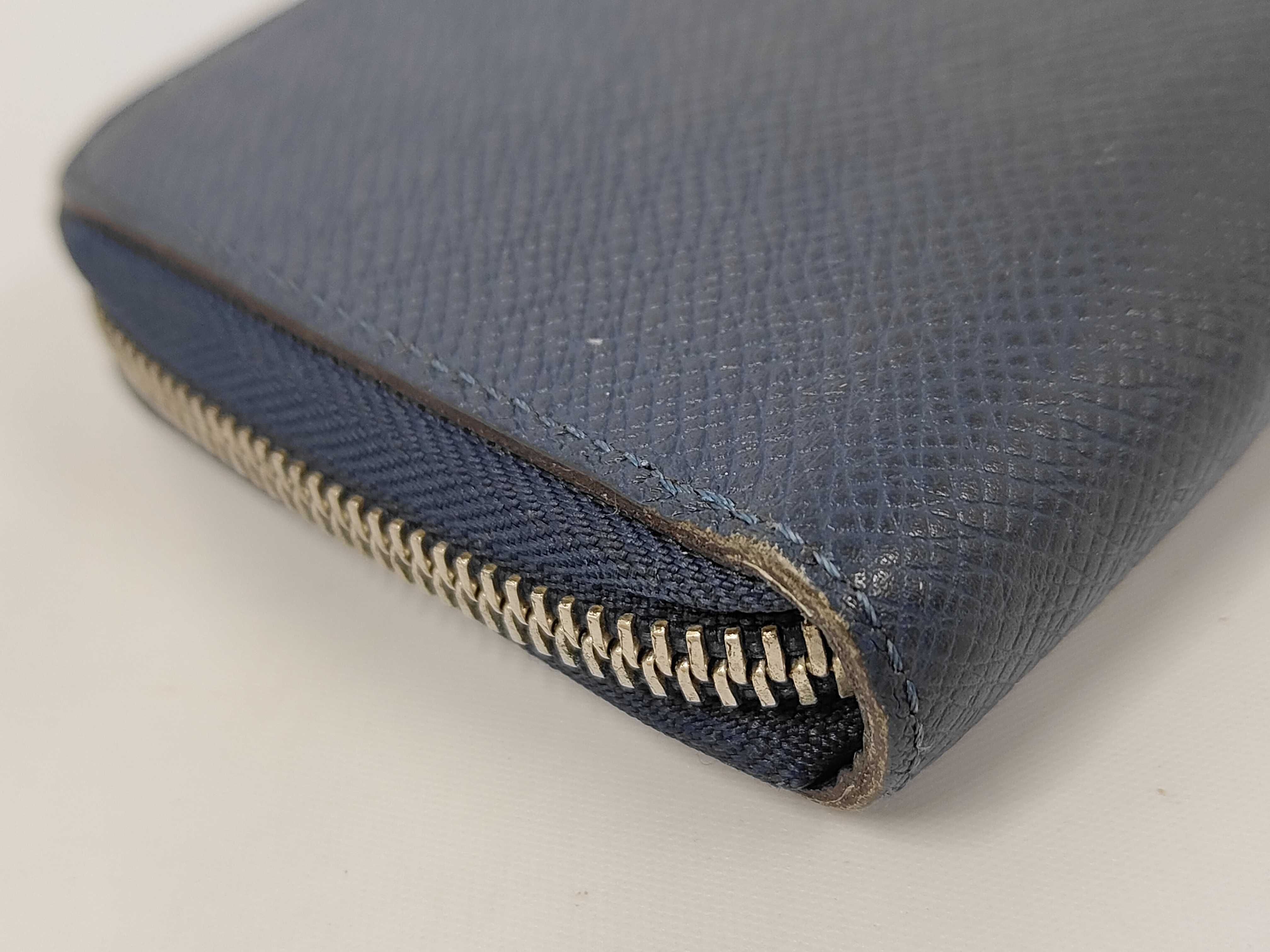 Taiga Zippy Wallet Vertical Noir M30503 Wallet — view 3