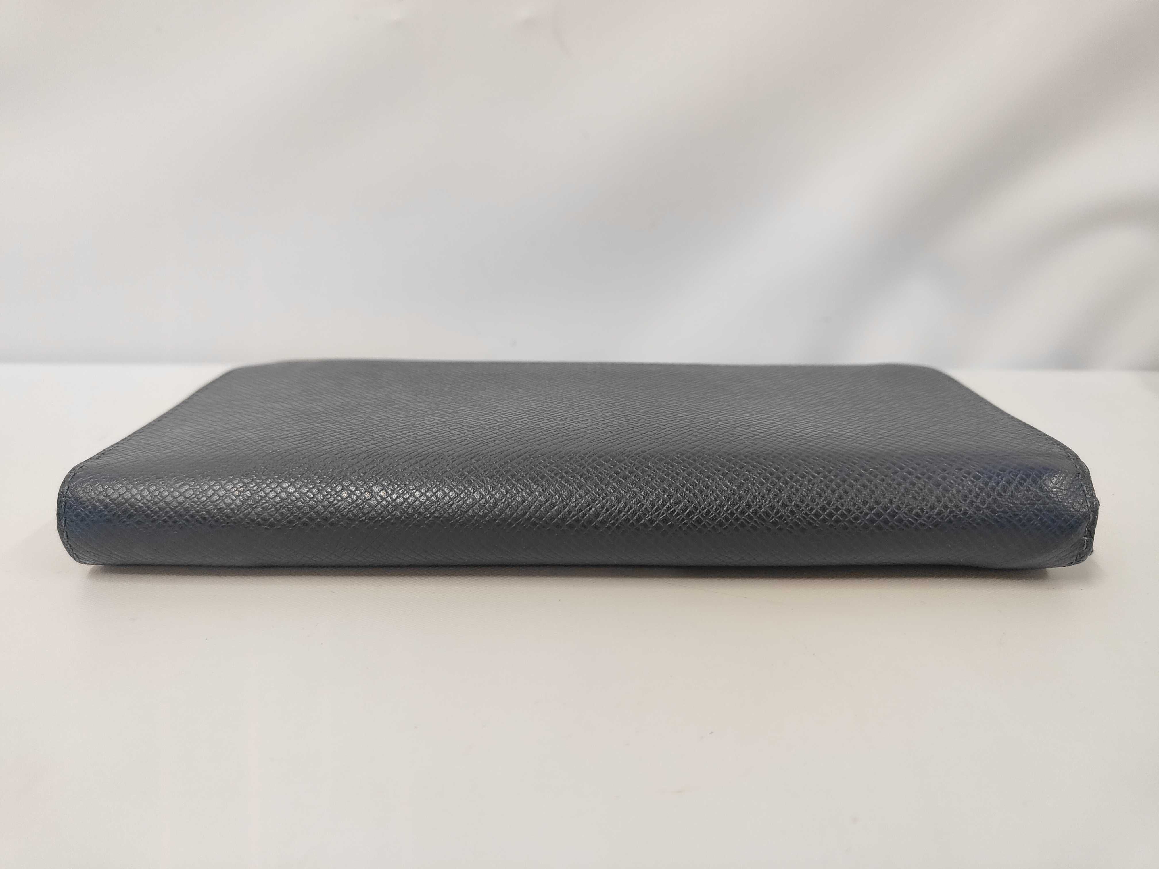 Taiga Zippy Wallet Vertical Noir M30503 Wallet — view 4