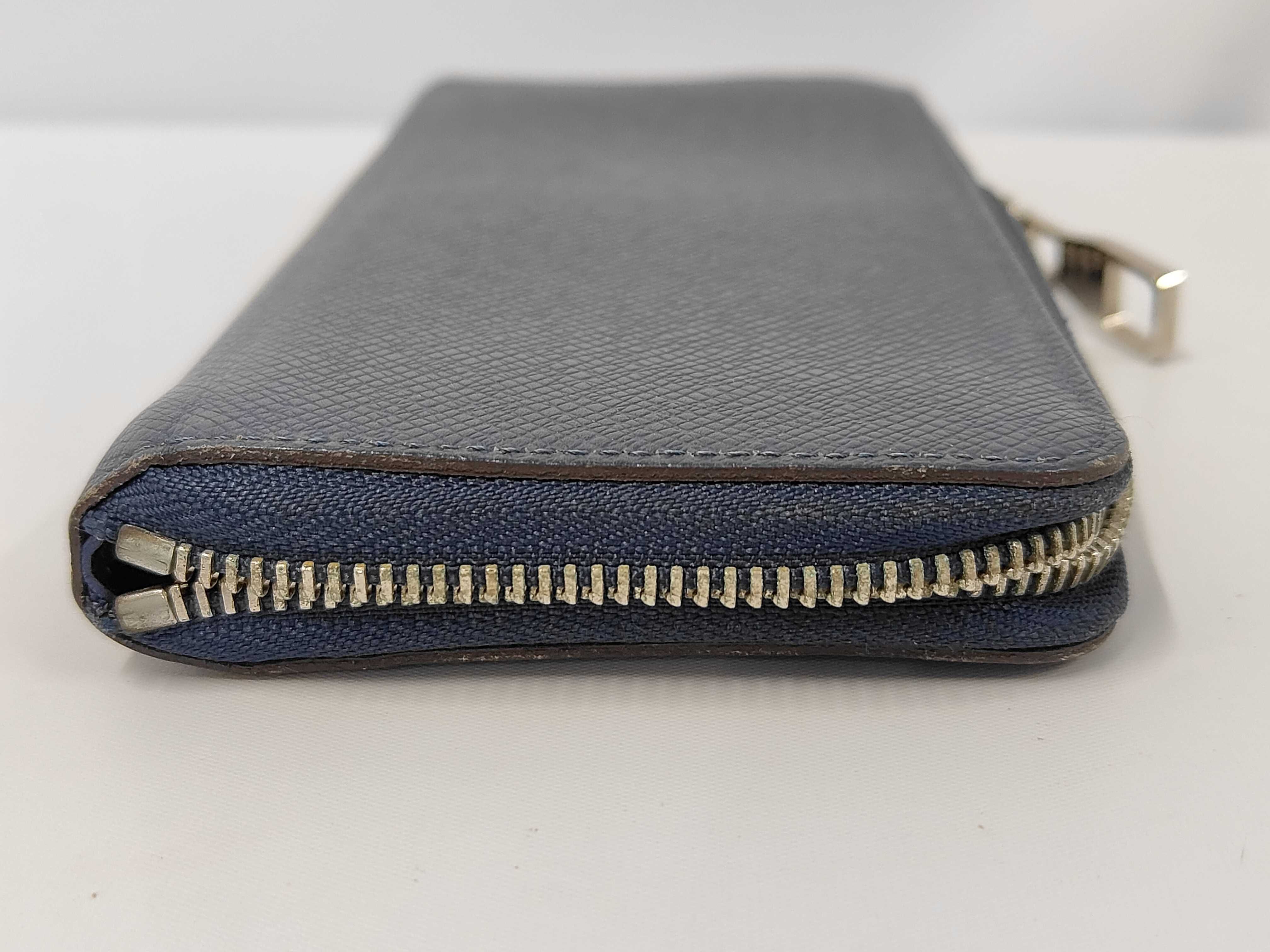Taiga Zippy Wallet Vertical Noir M30503 Wallet — view 5