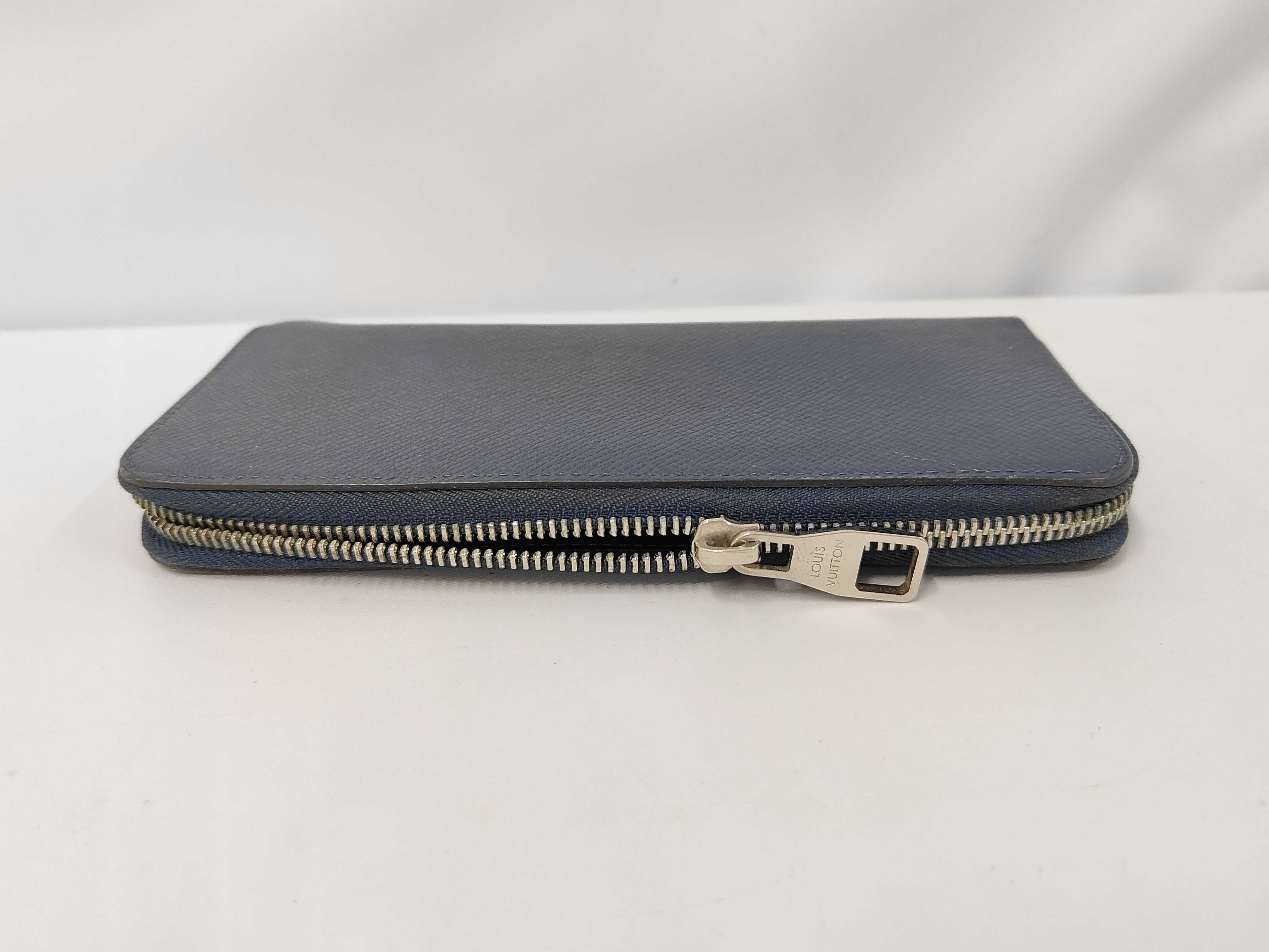 Taiga Zippy Wallet Vertical Noir M30503 Wallet — view 6