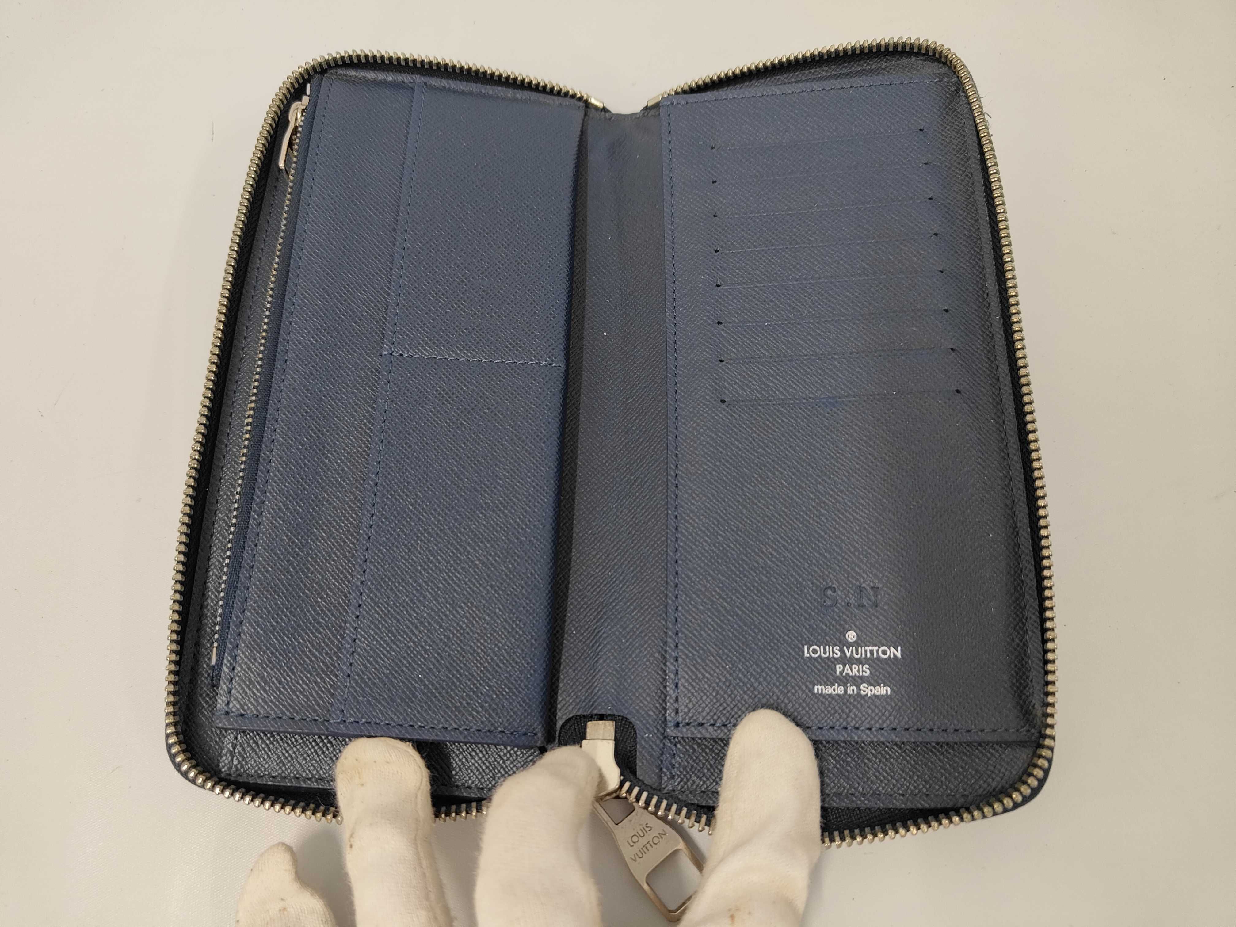 Taiga Zippy Wallet Vertical Noir M30503 Wallet — view 7