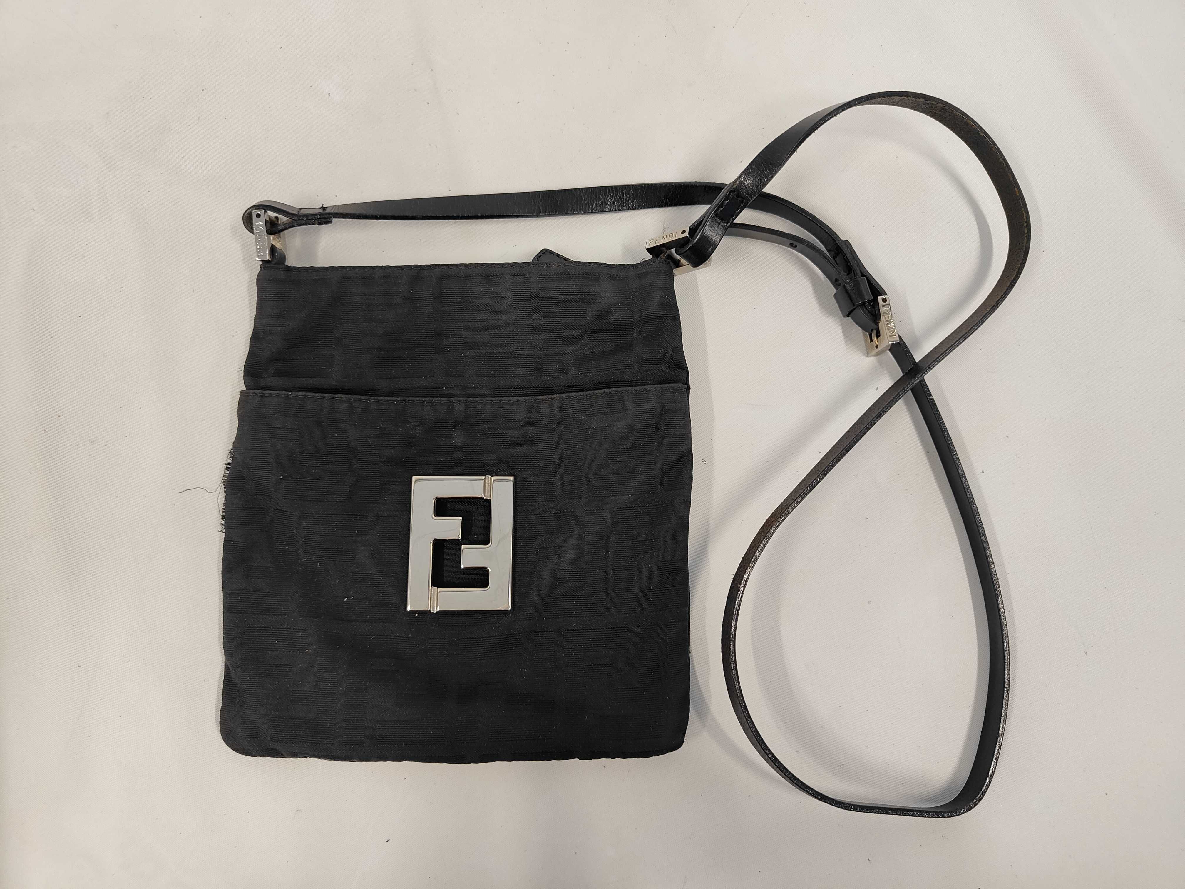 black shoulder bag
