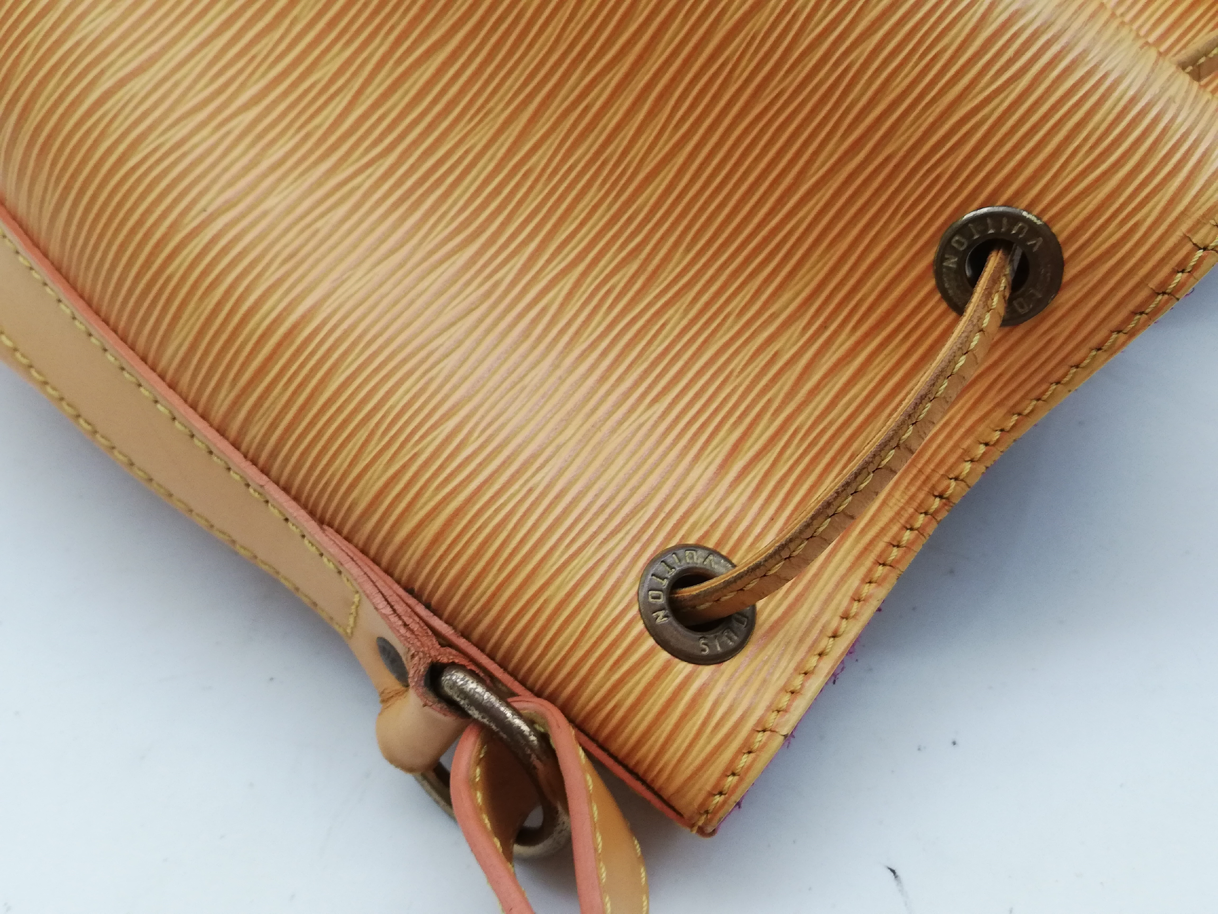 Epi Petit Noé M44009 Shoulder Bag — view 11