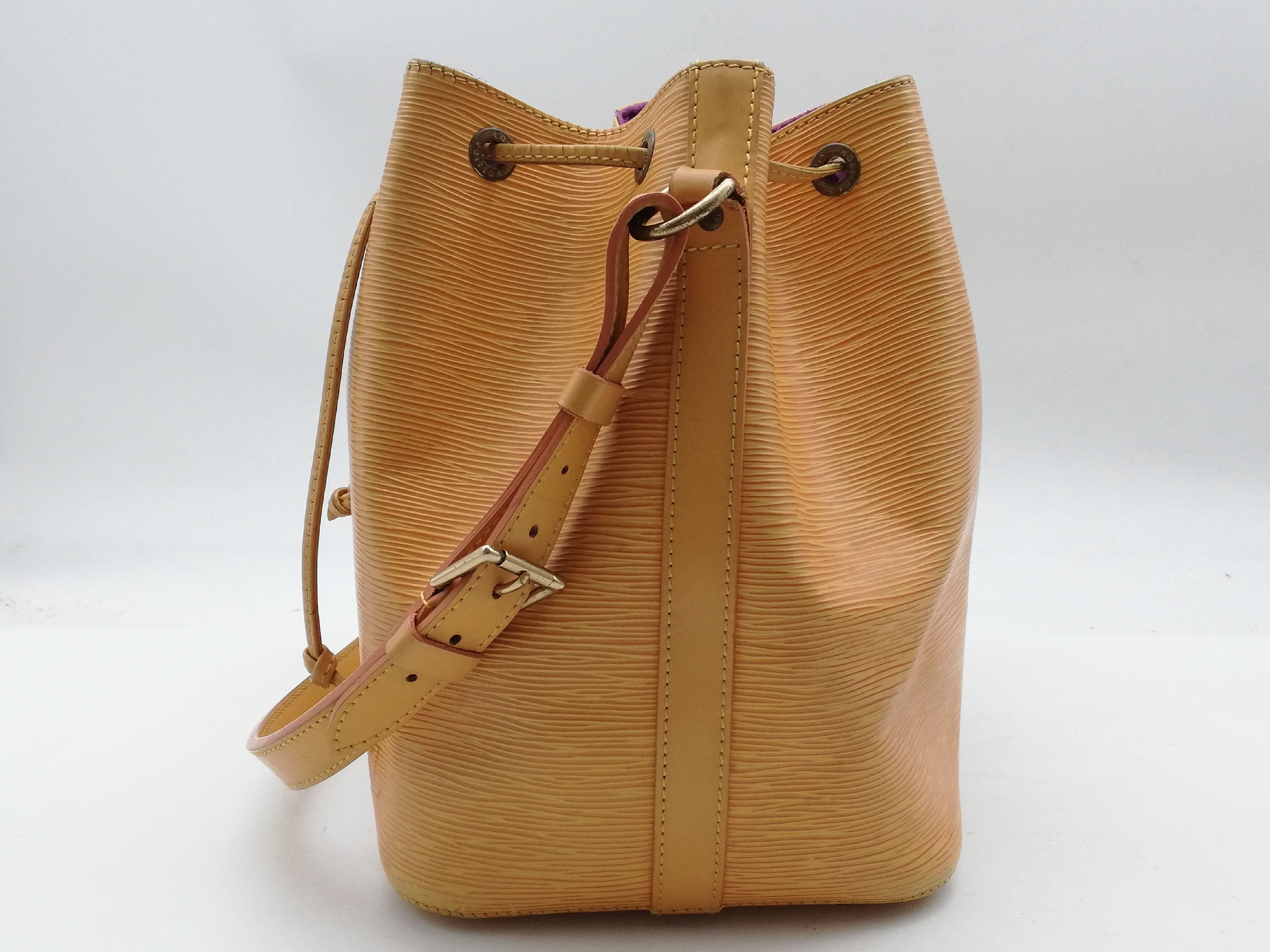 Epi Petit Noé M44009 Shoulder Bag — view 3