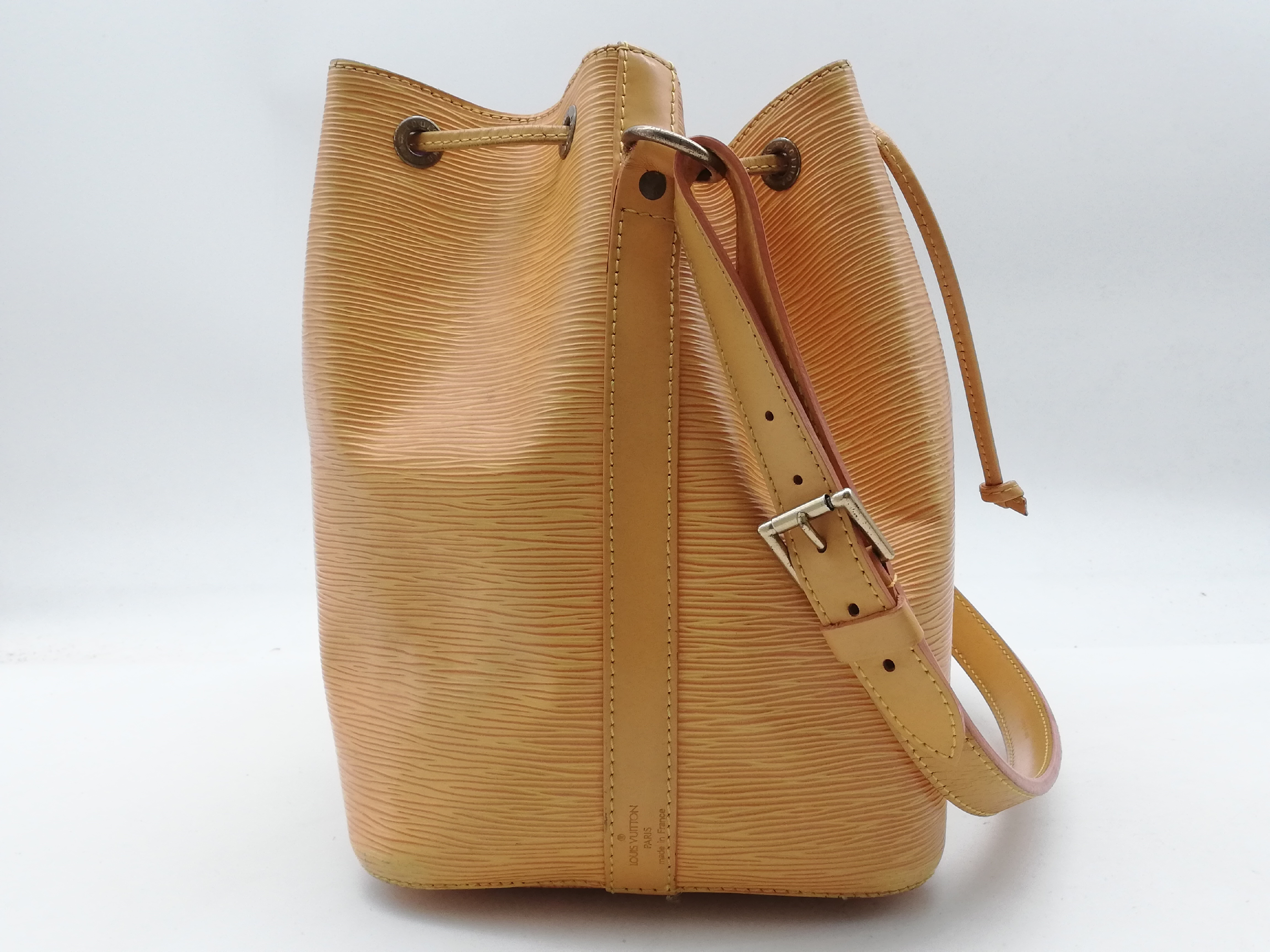 Epi Petit Noé M44009 Shoulder Bag — view 4