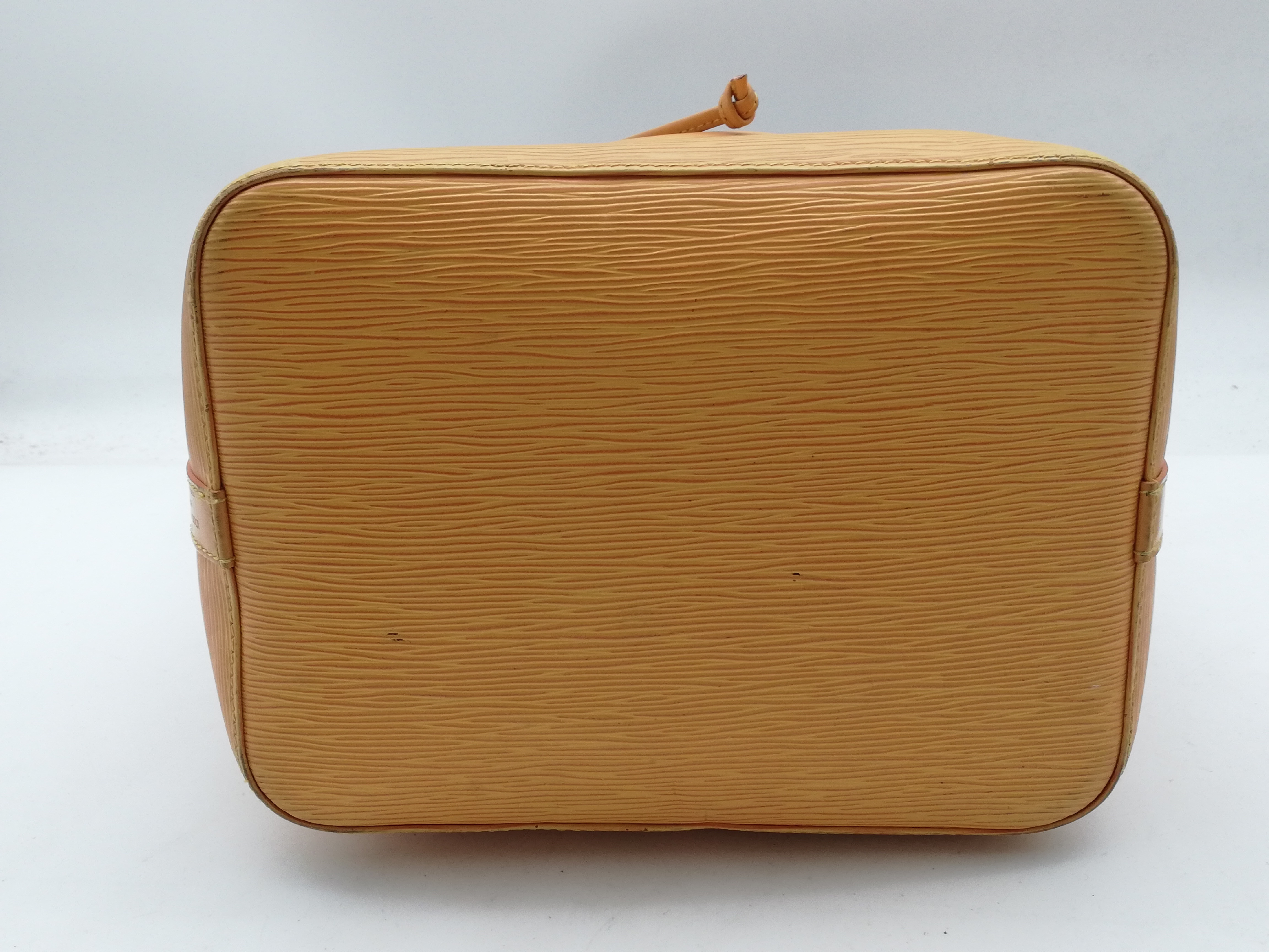 Epi Petit Noé M44009 Shoulder Bag — view 5