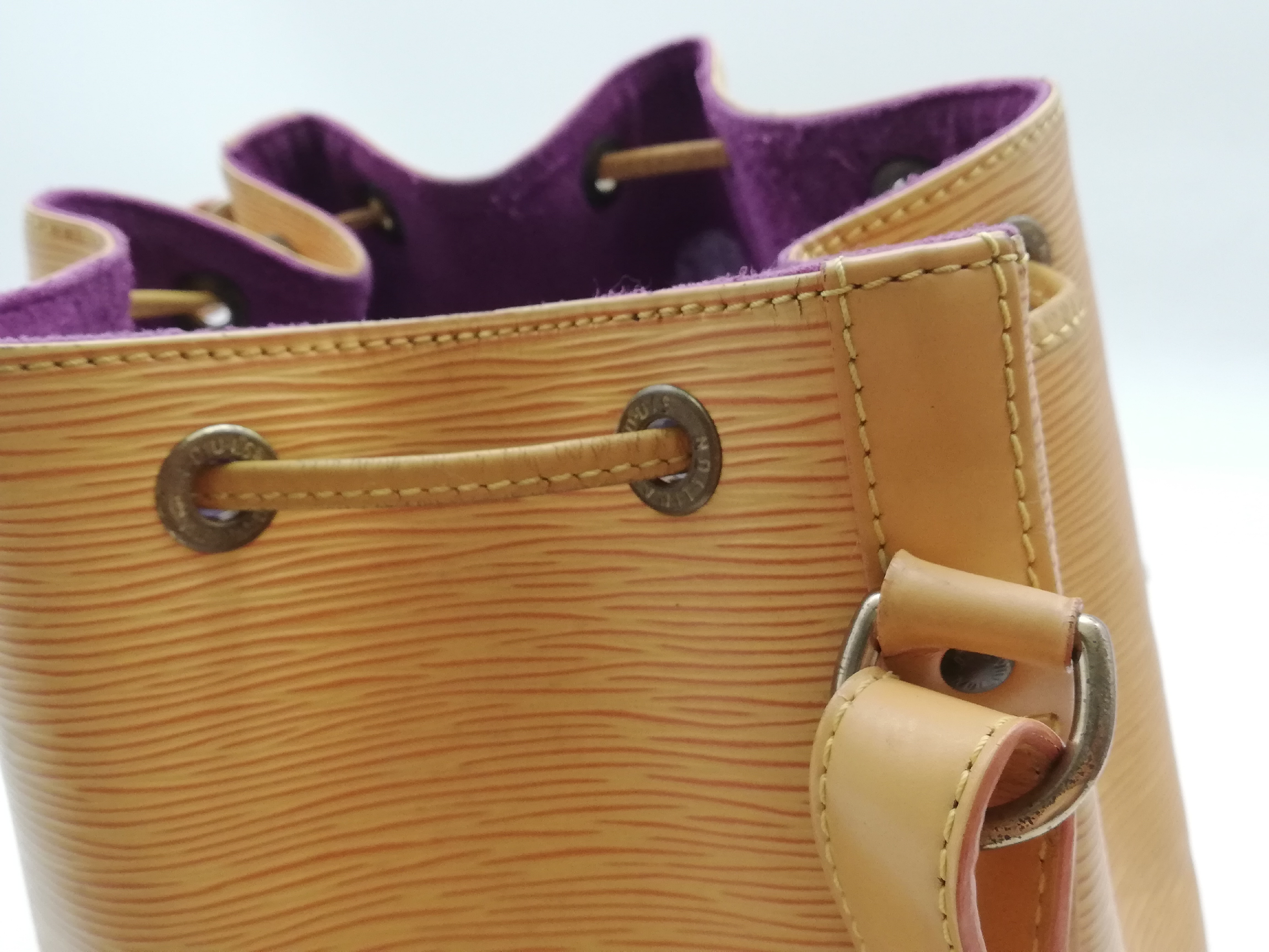 Epi Petit Noé M44009 Shoulder Bag — view 9