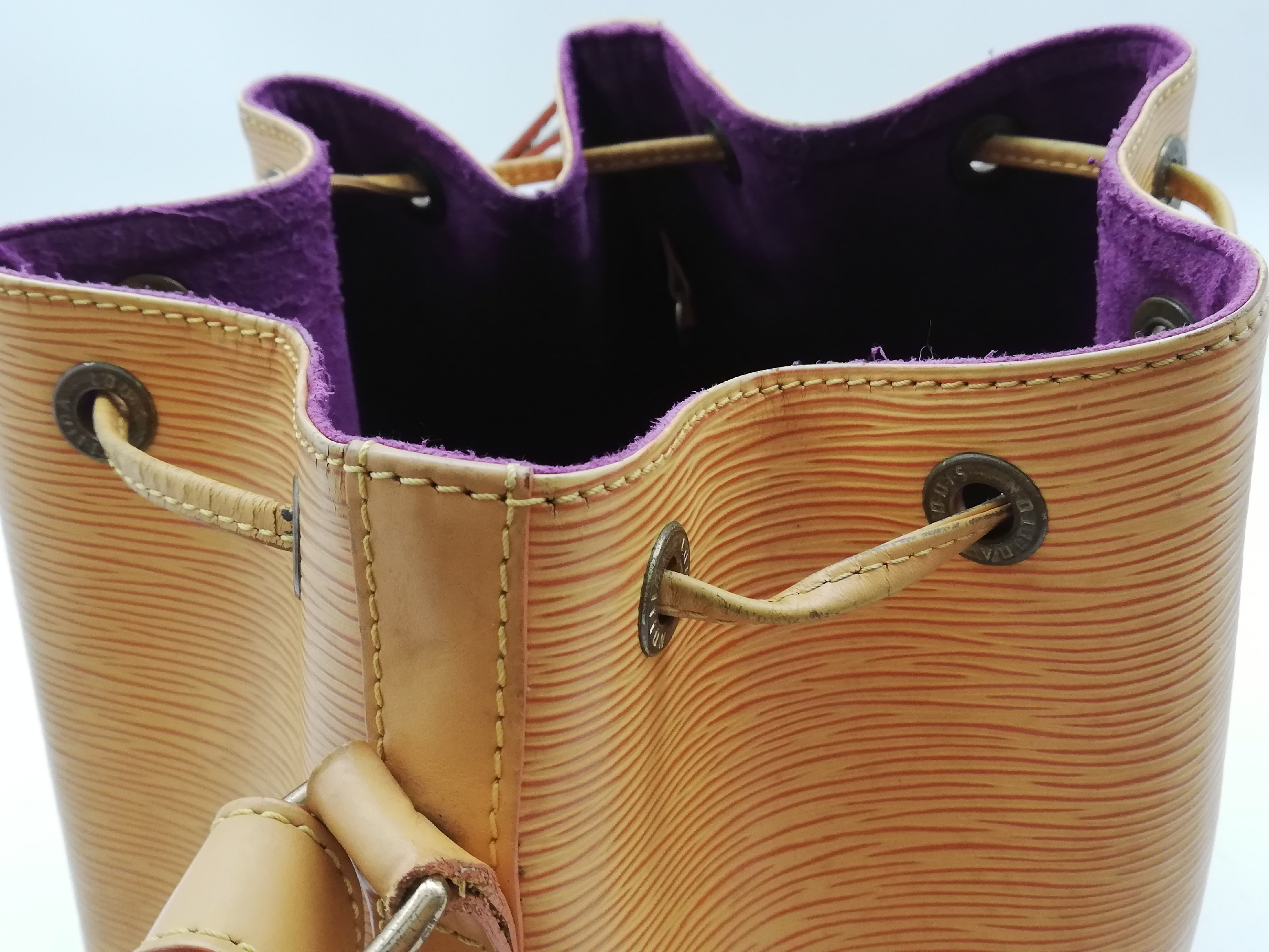 Epi Petit Noé M44009 Shoulder Bag — view 10