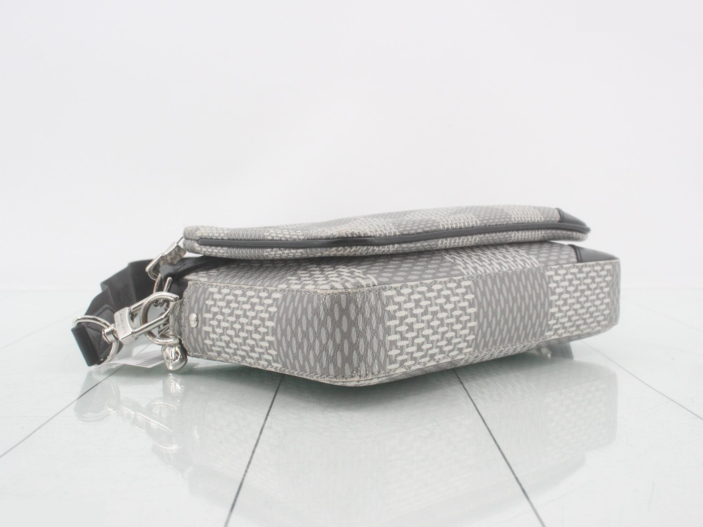 Damier Graphite 3D Trio Messenger Shoulder Bag — view 5