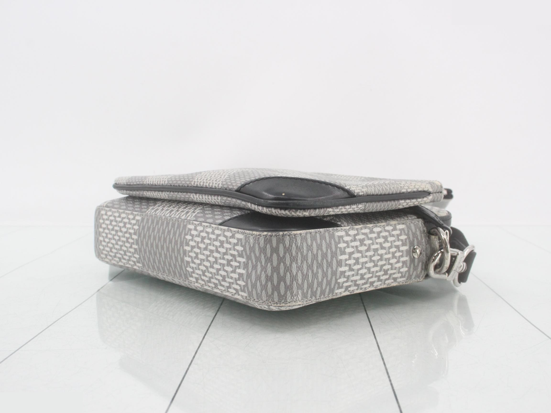 Damier Graphite 3D Trio Messenger Shoulder Bag — view 6