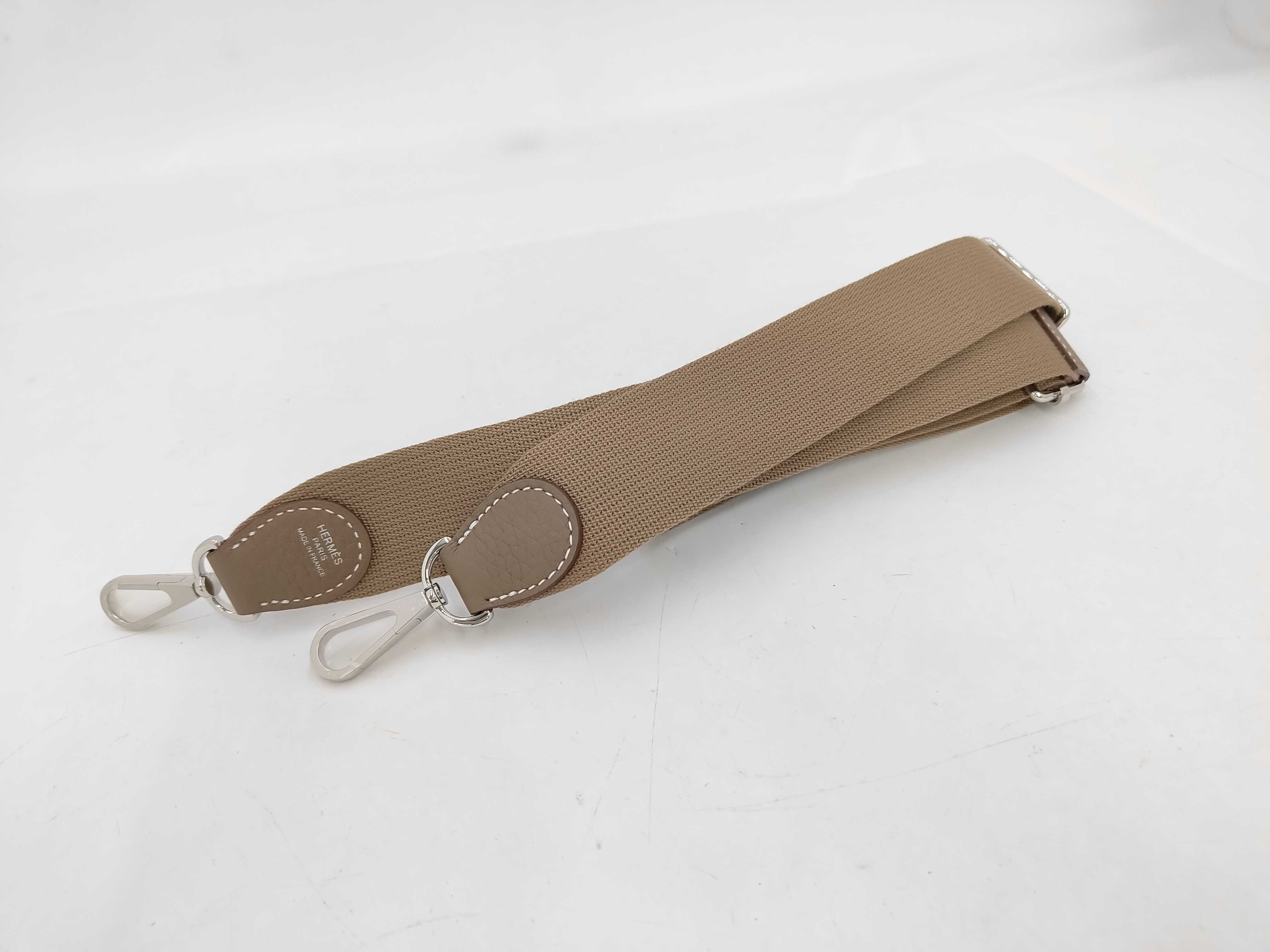 Evelyne 23 Shoulder Bag in Etoupe x Taurillon Clemence Leather with Silver Hardware and G Stamp — view 10