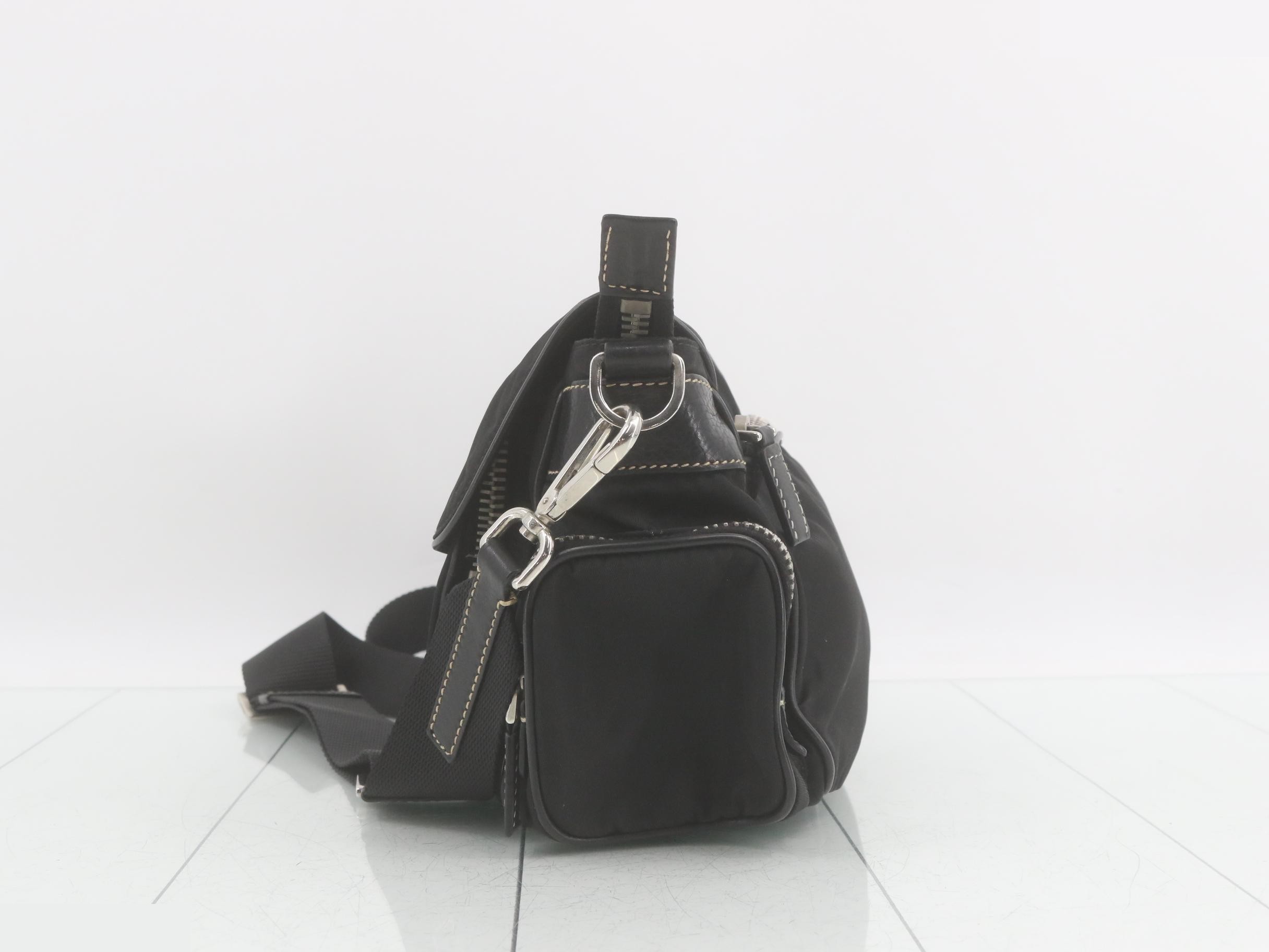 Triangular logo plate - Shoulder bag — view 3