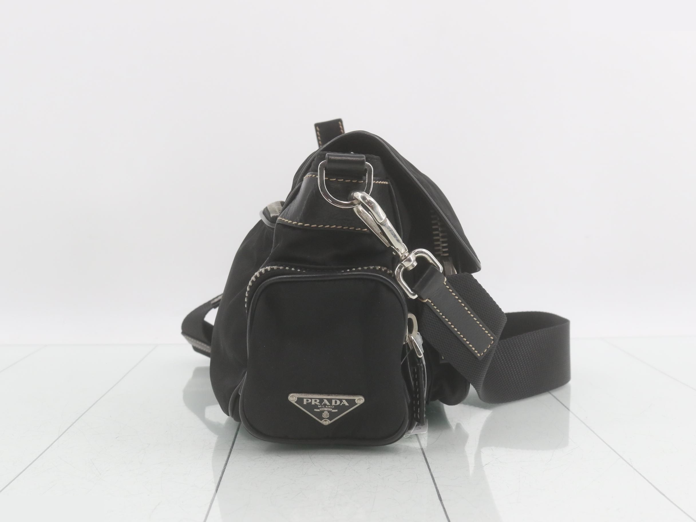 Triangular logo plate - Shoulder bag — view 4