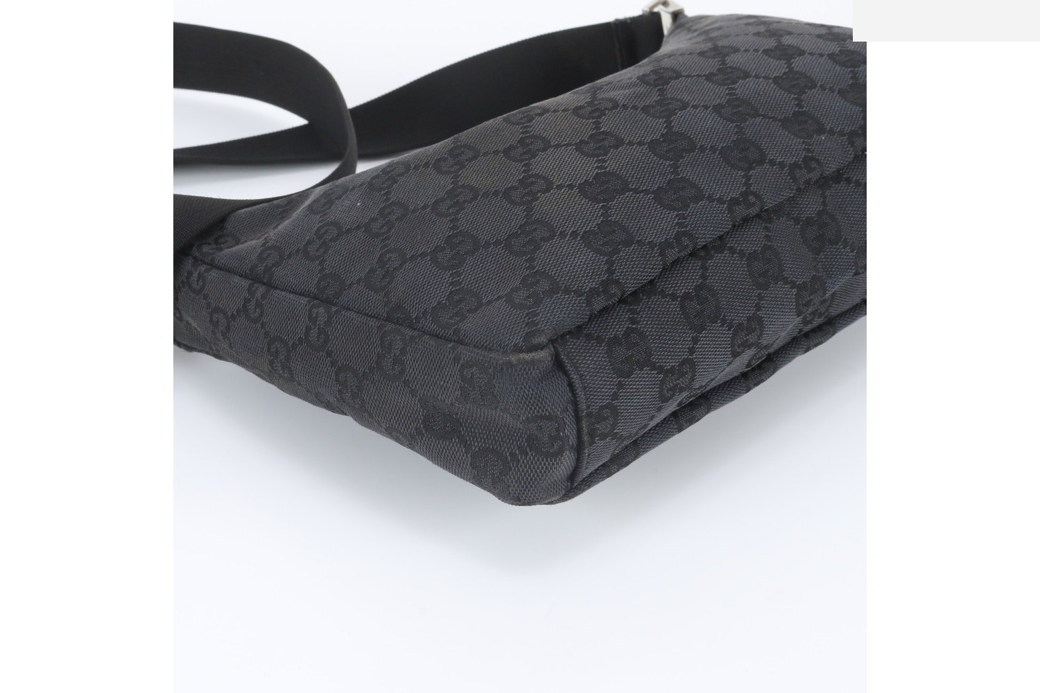 GG Canvas 019 0433 Leather Shoulder Bag — view 4