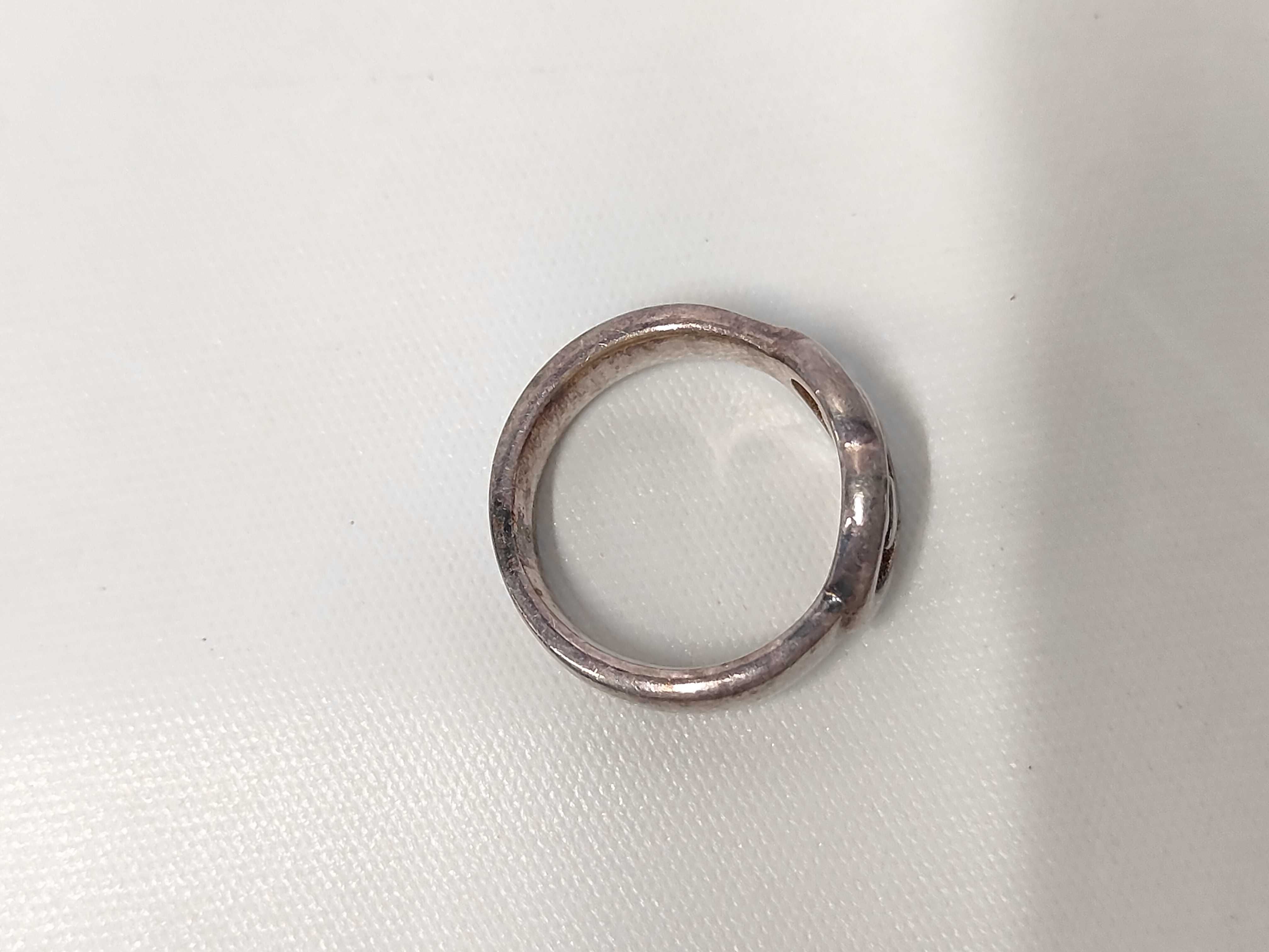 Interlocking G / Ring / SV Ring — view 4
