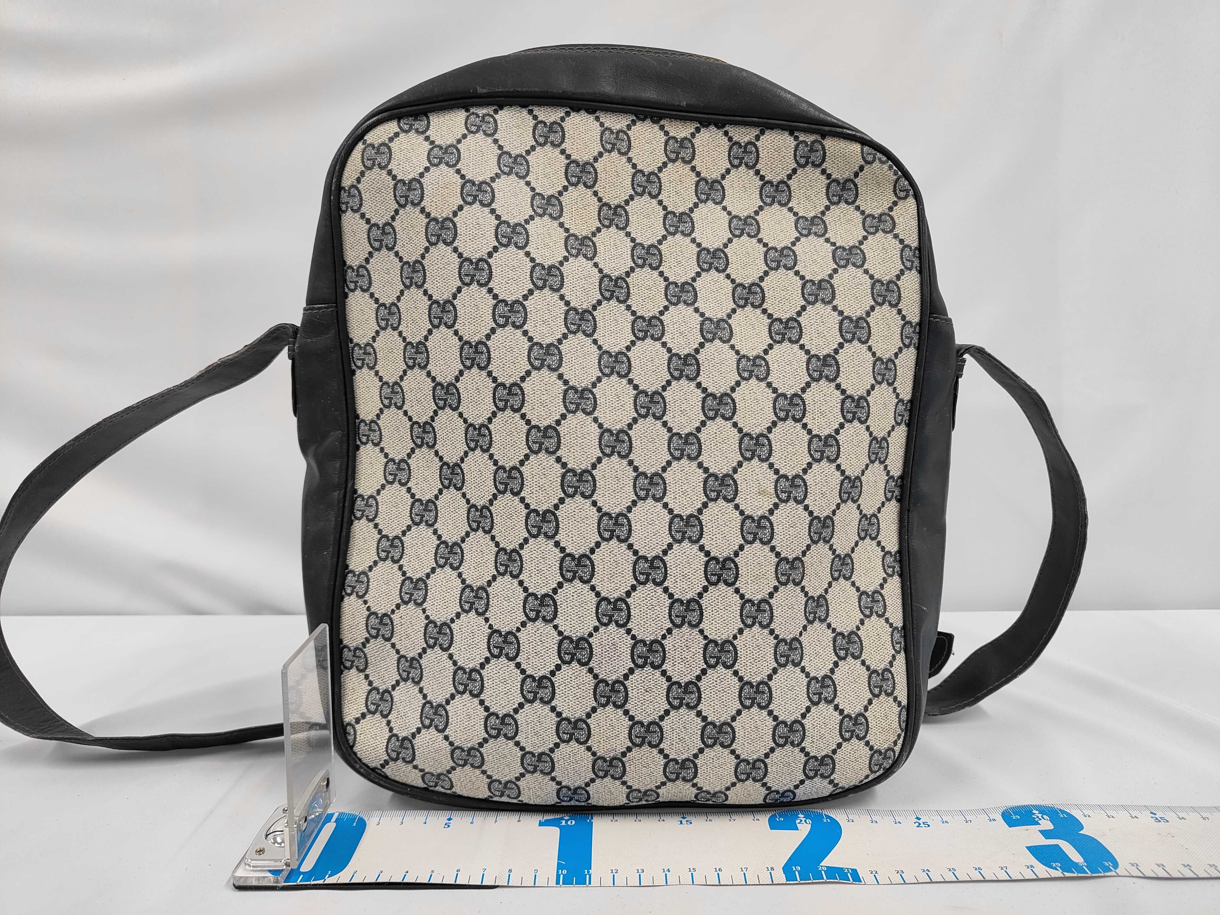Old Gucci GG Supreme Shoulder Bag — view 2