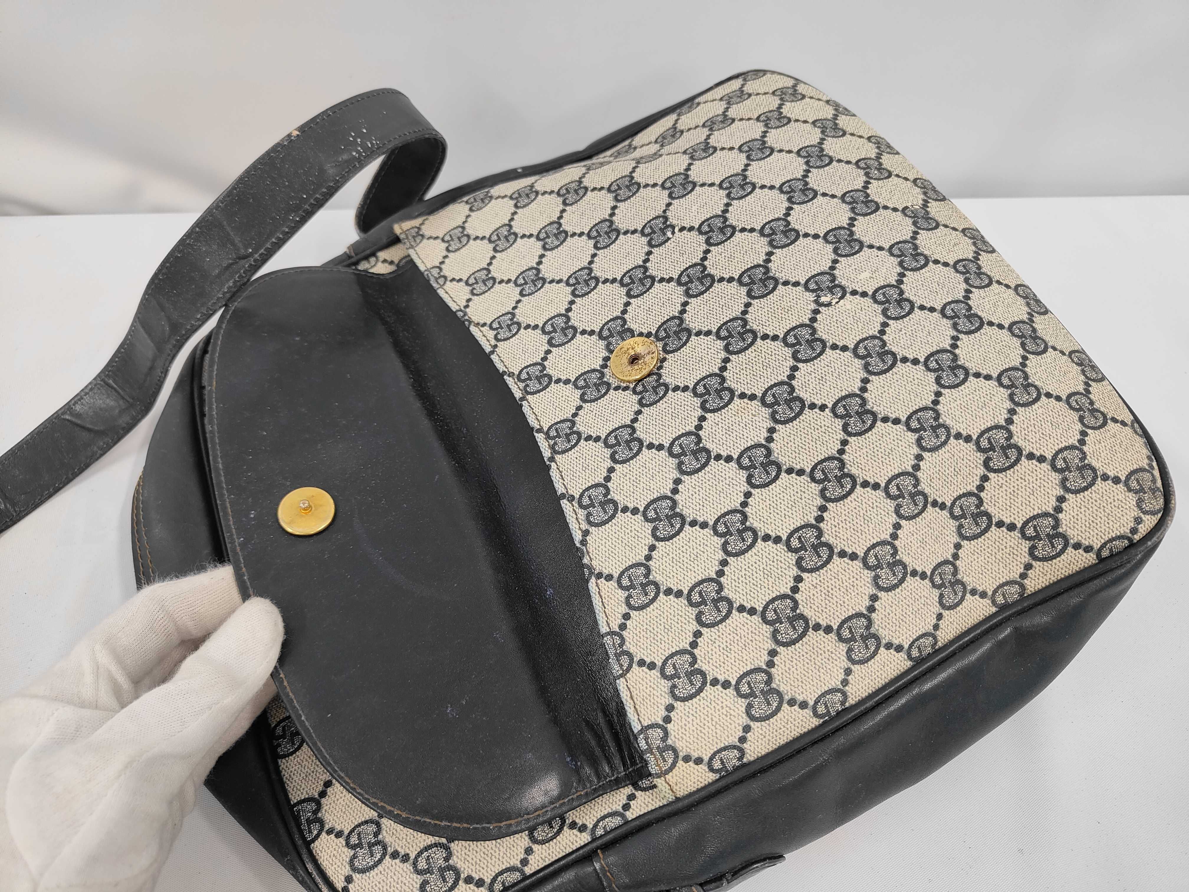 Old Gucci GG Supreme Shoulder Bag — view 6