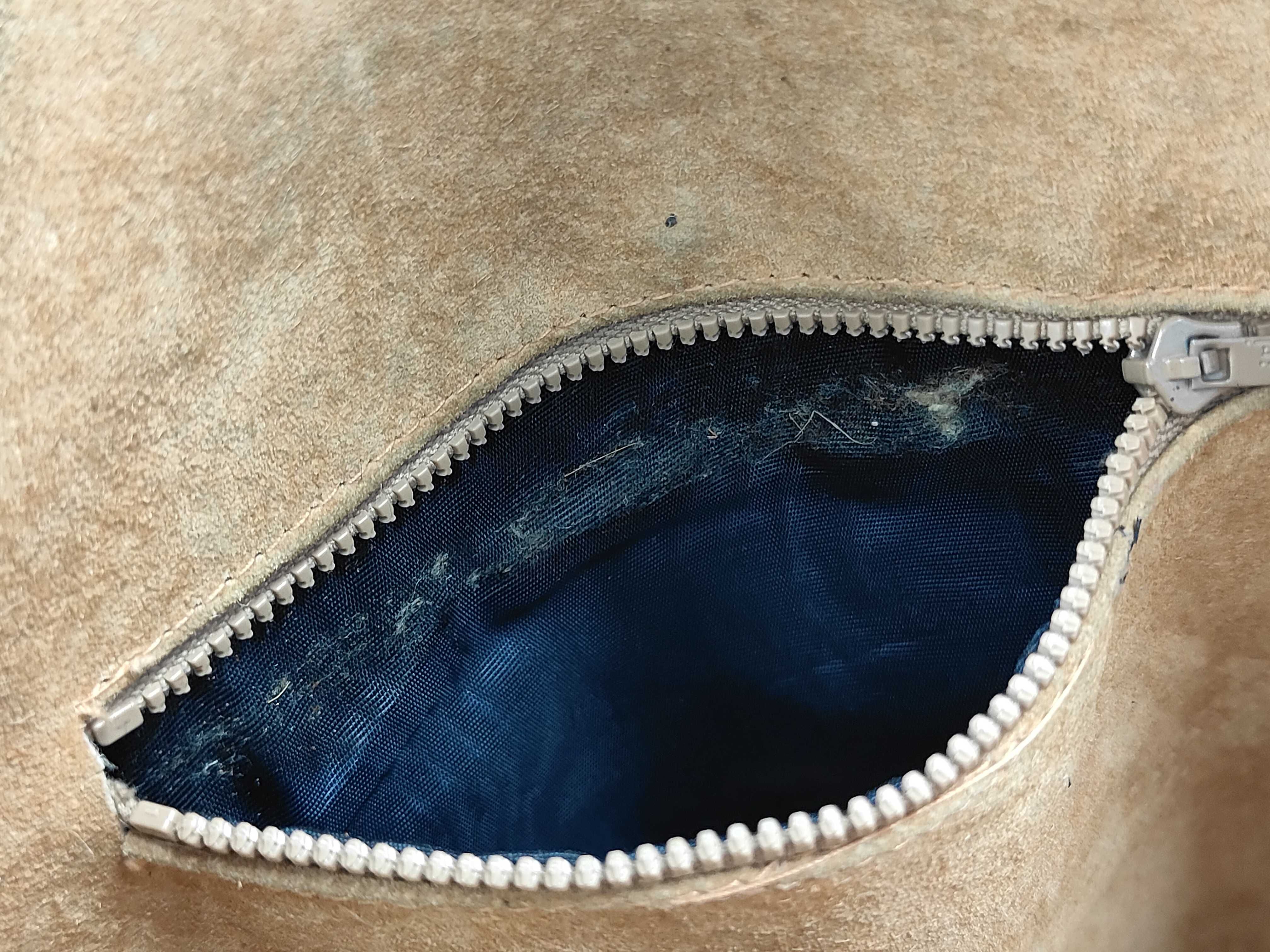 Old Gucci GG Supreme Shoulder Bag — view 10