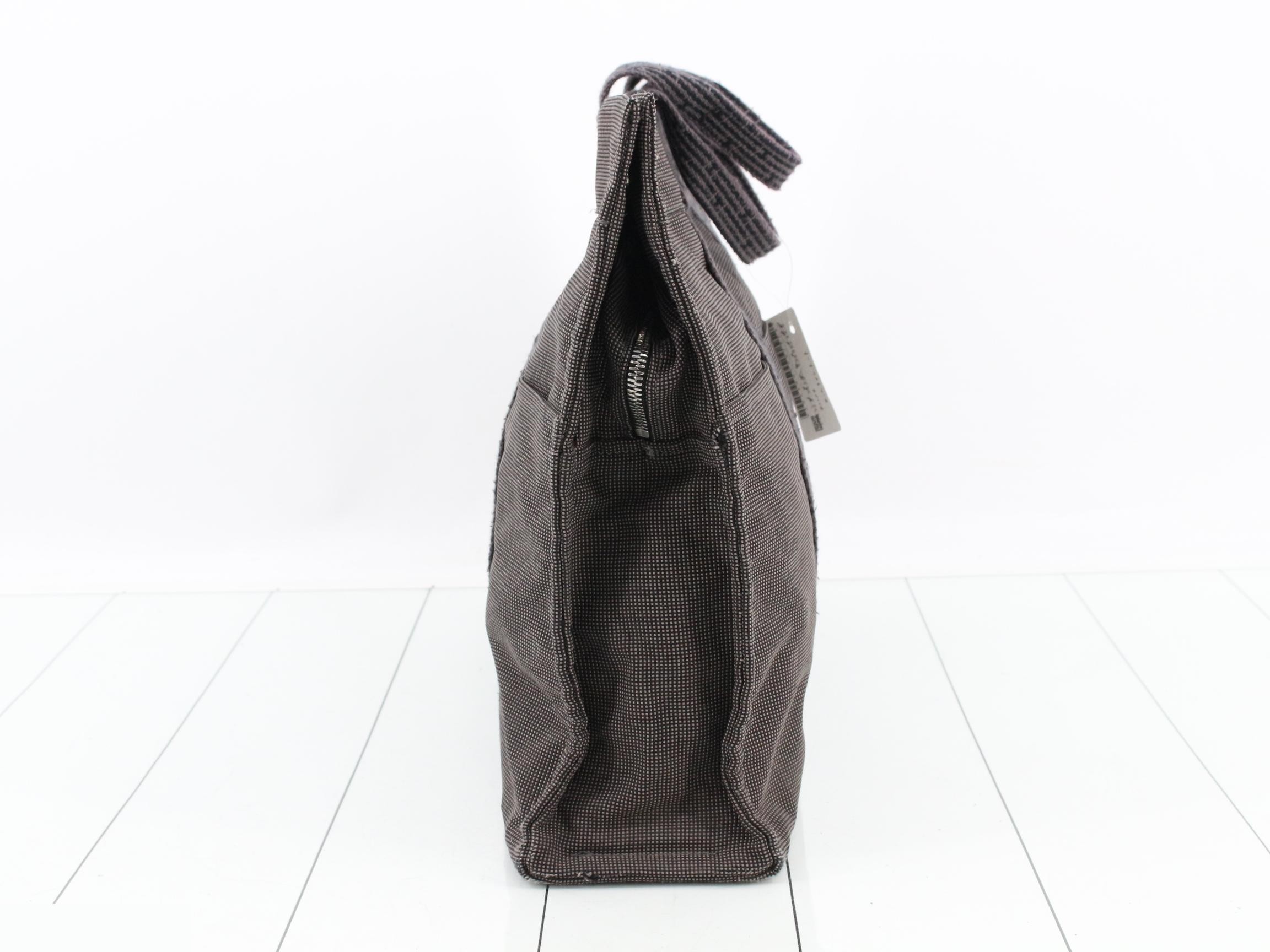 Aile Line MM Tote Bag — view 4