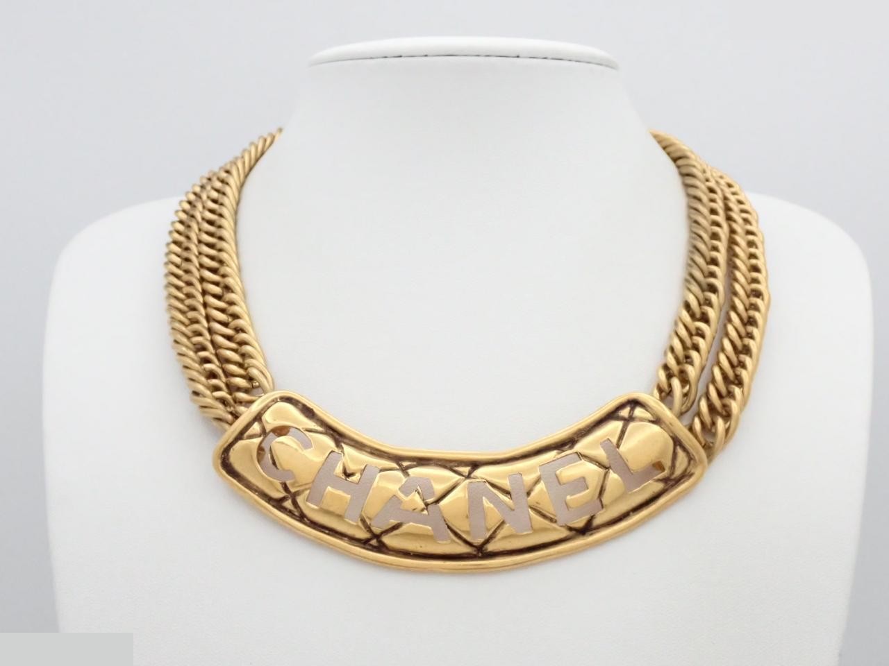 Matelassé logo double chain necklace, with markings, total length approximately 45cm. — view 3