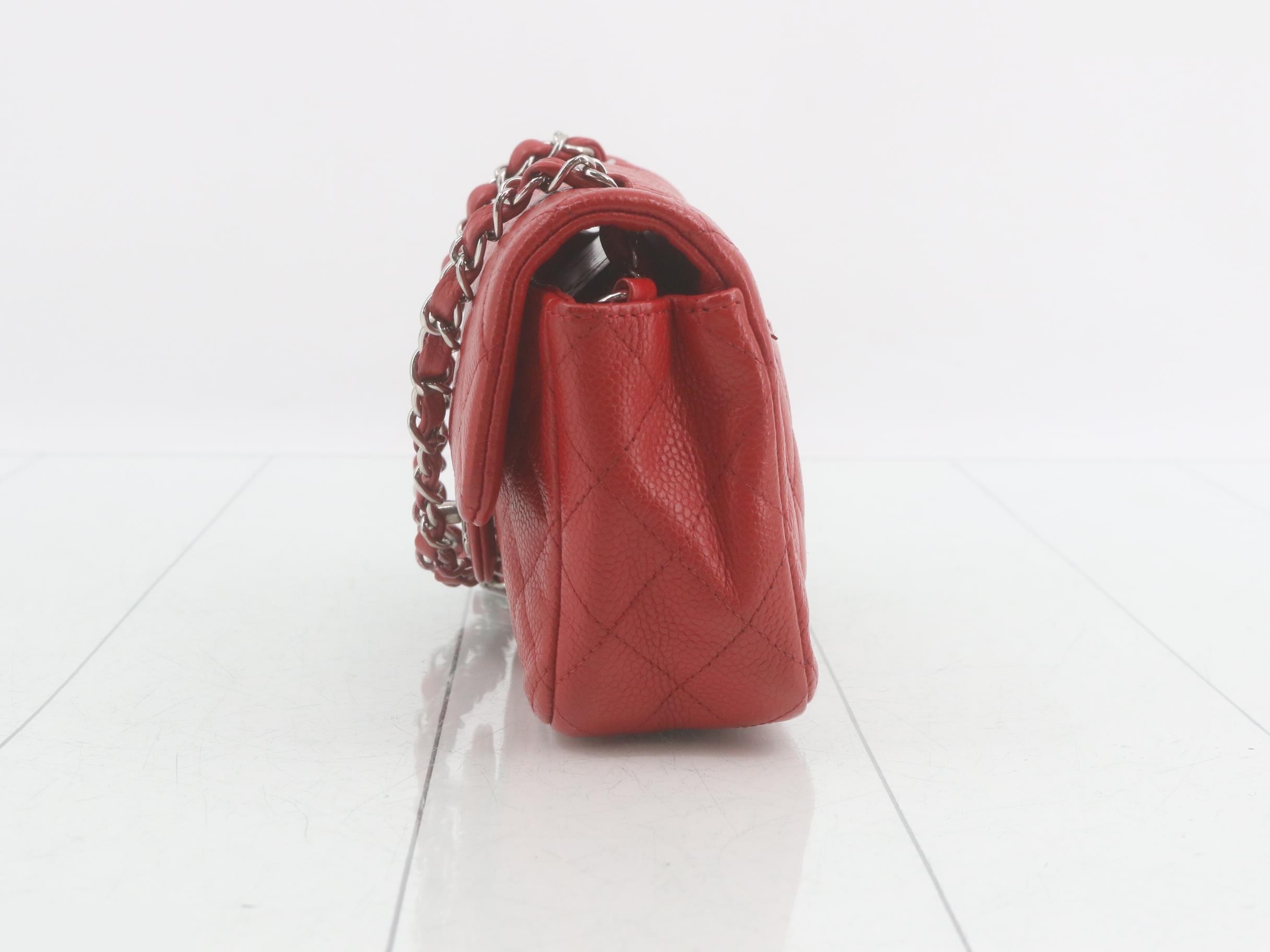 Matelassé 20 Caviar Chain Shoulder Bag — view 3