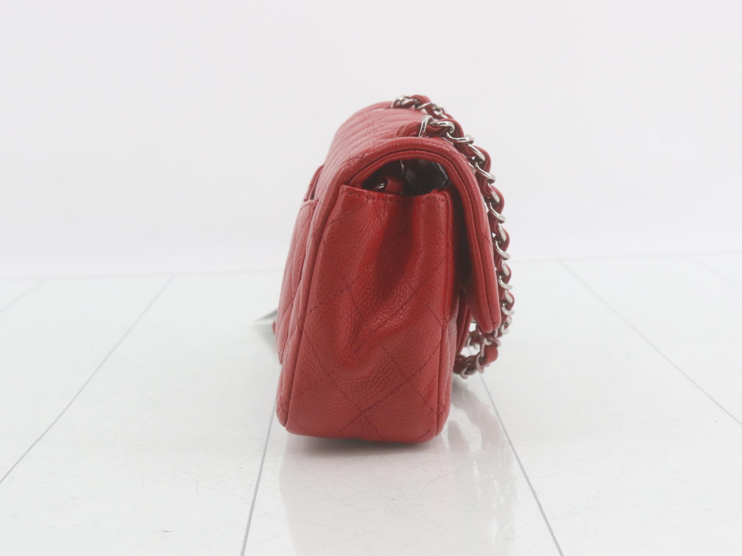 Matelassé 20 Caviar Chain Shoulder Bag — view 4