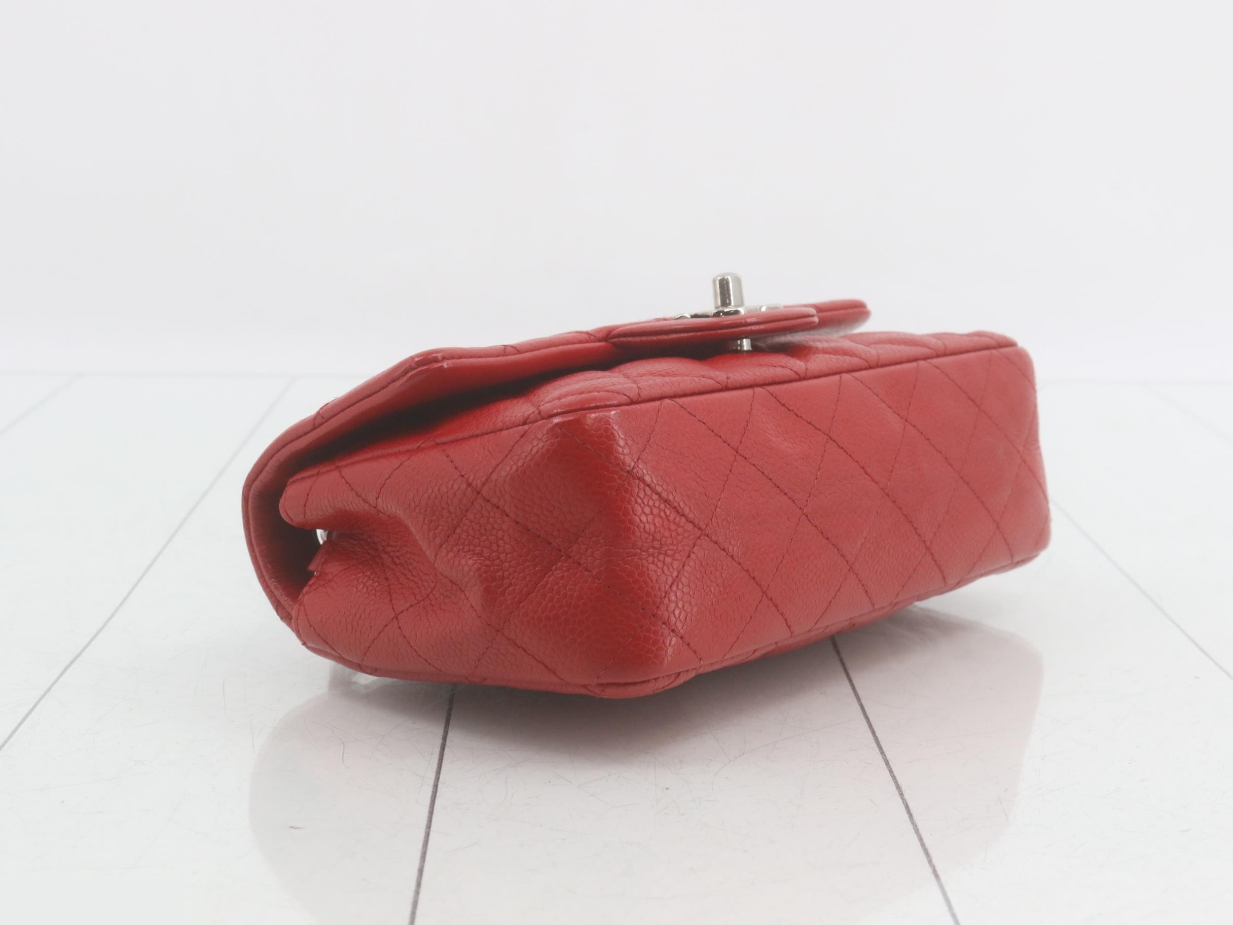 Matelassé 20 Caviar Chain Shoulder Bag — view 5