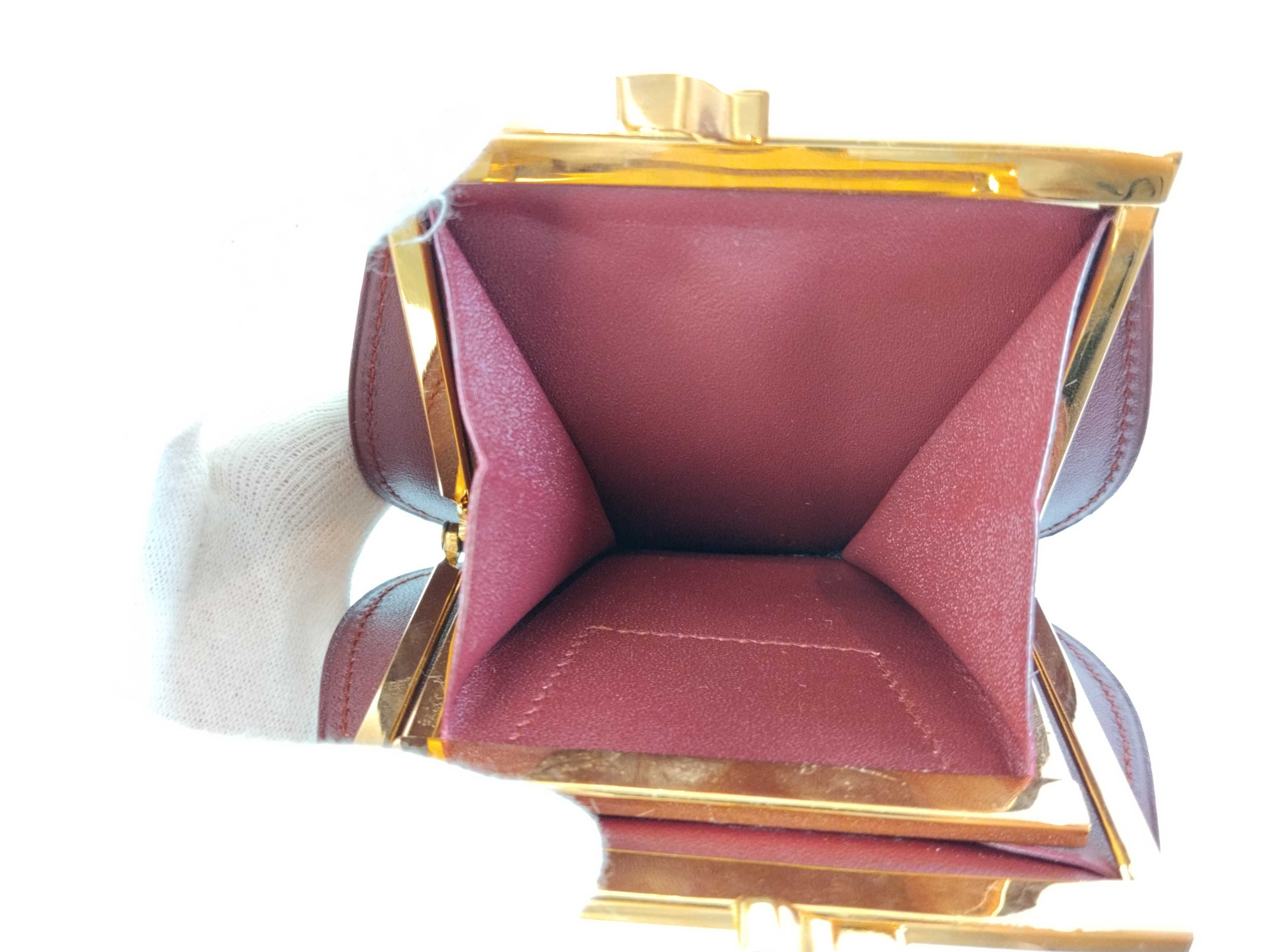 Must line leather coin case with clasp. Includes: box and coin case. — view 11