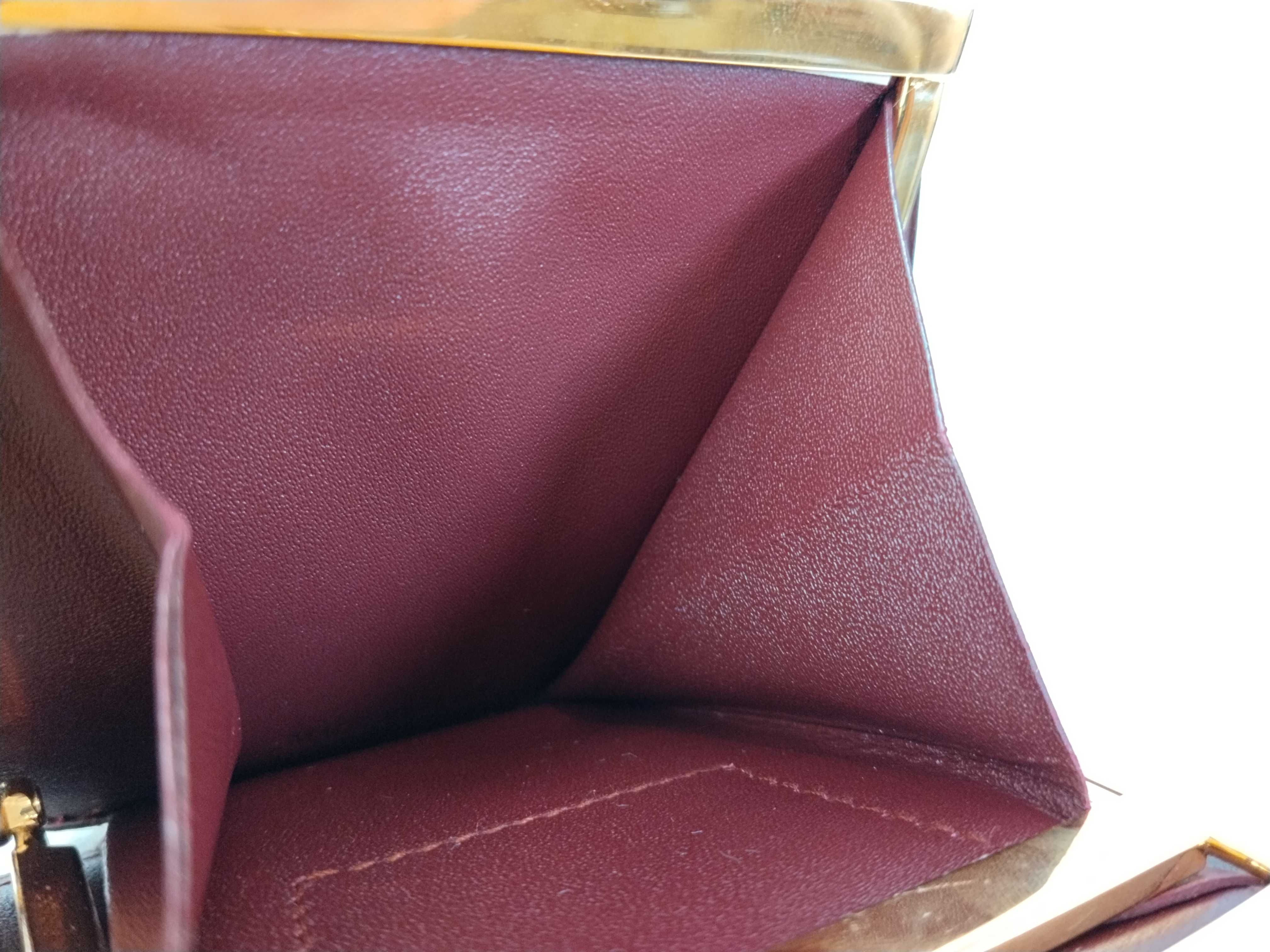 Must line leather coin case with clasp. Includes: box and coin case. — view 12
