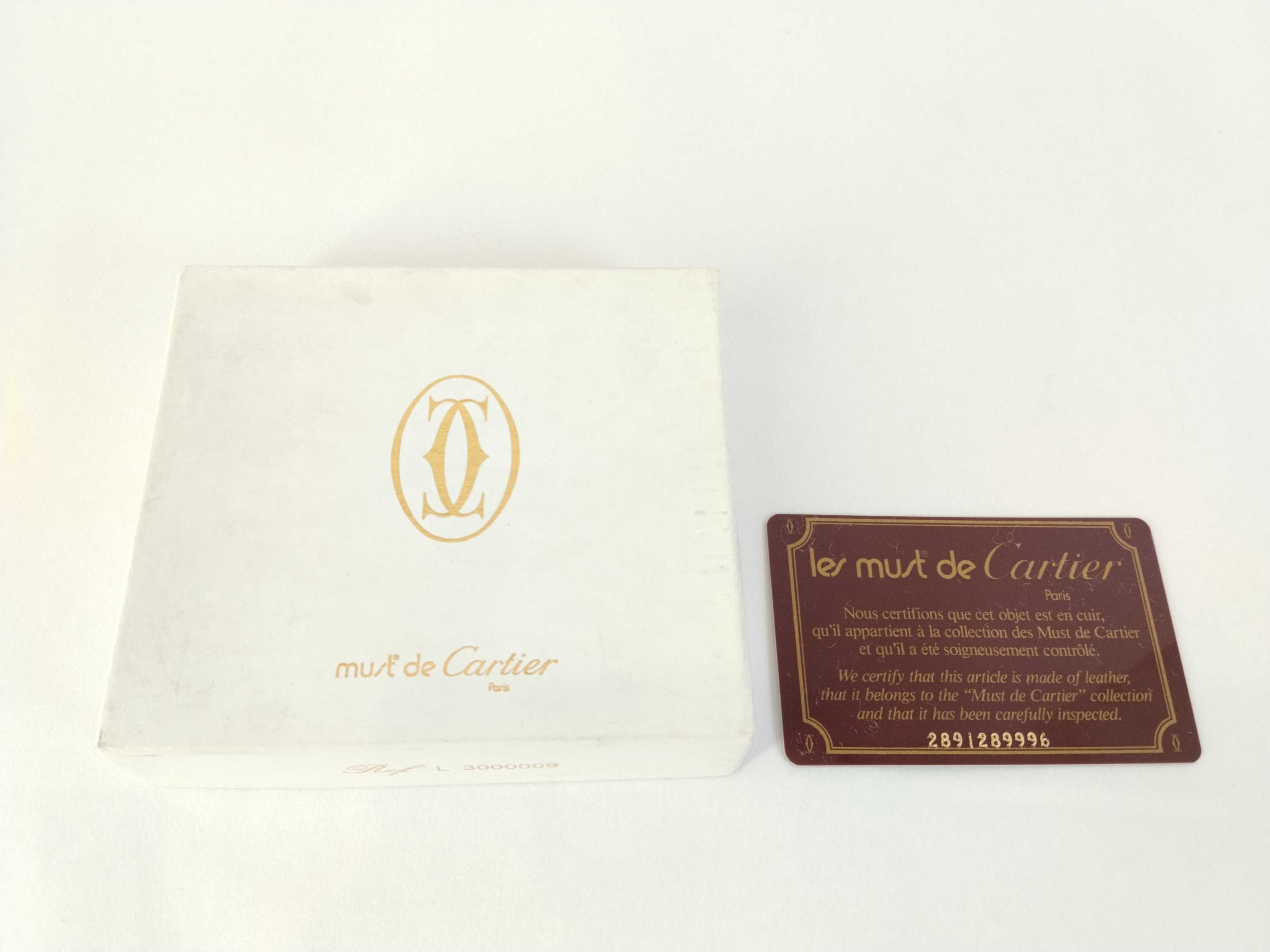 Must line leather coin case with clasp. Includes: box and coin case. — view 14