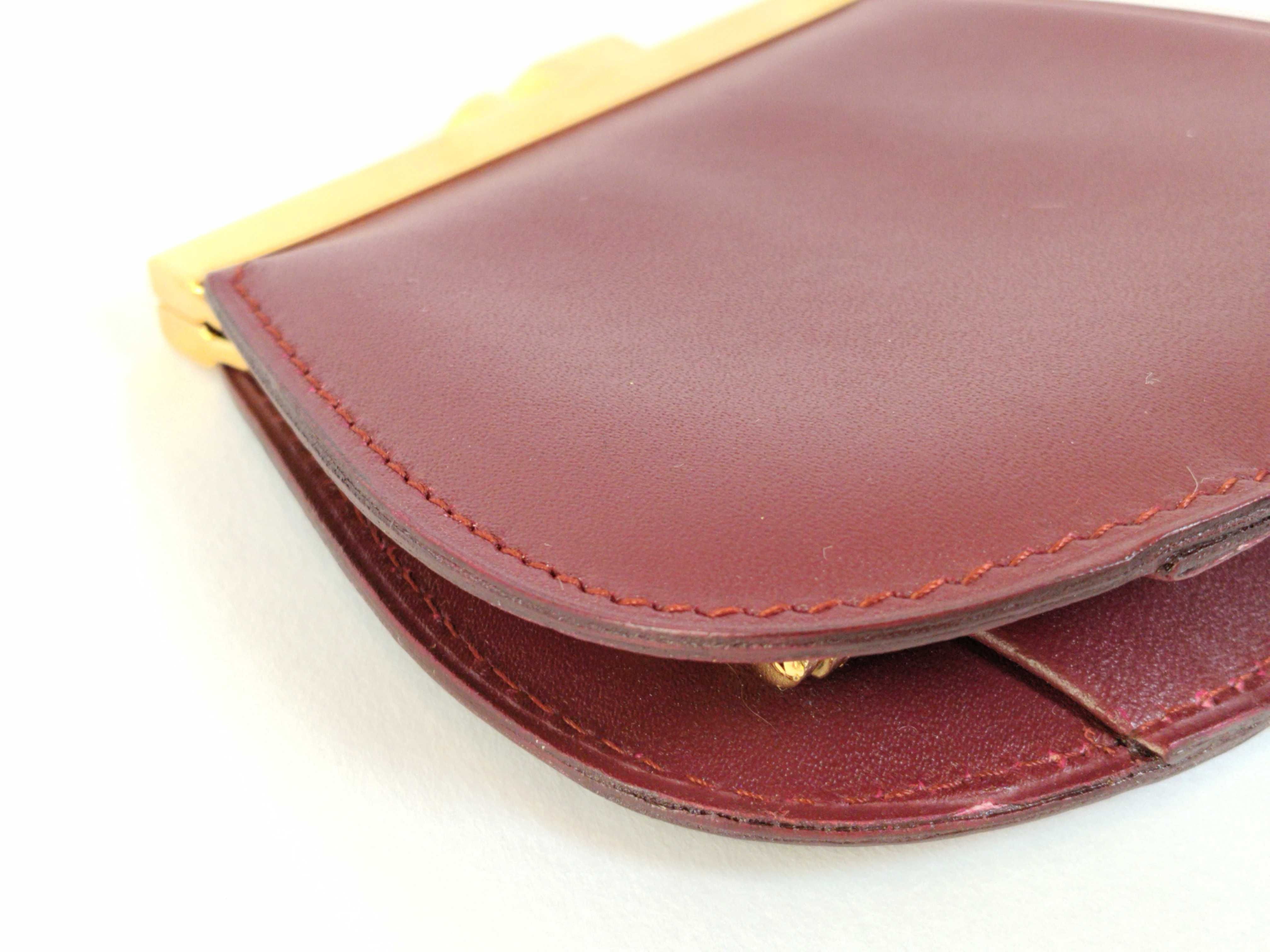 Must line leather coin case with clasp. Includes: box and coin case. — view 3
