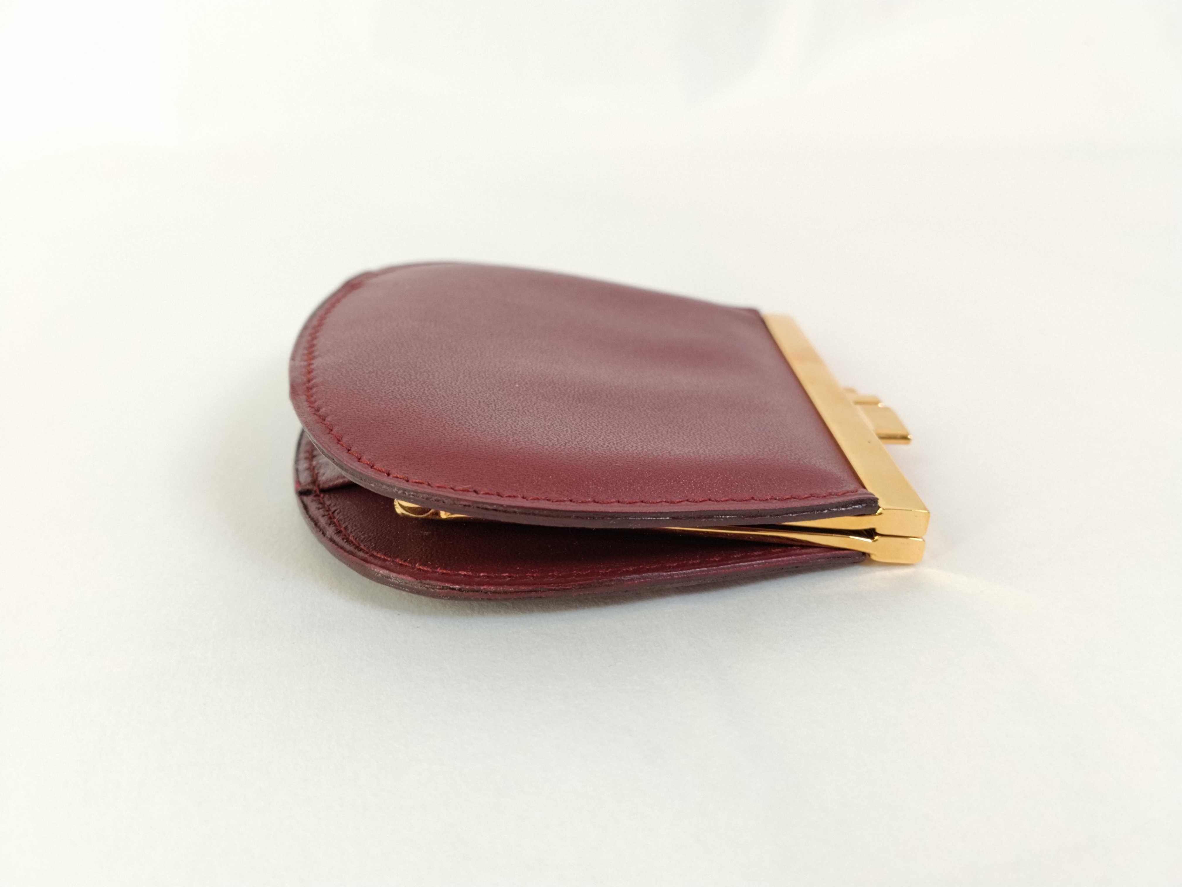 Must line leather coin case with clasp. Includes: box and coin case. — view 5