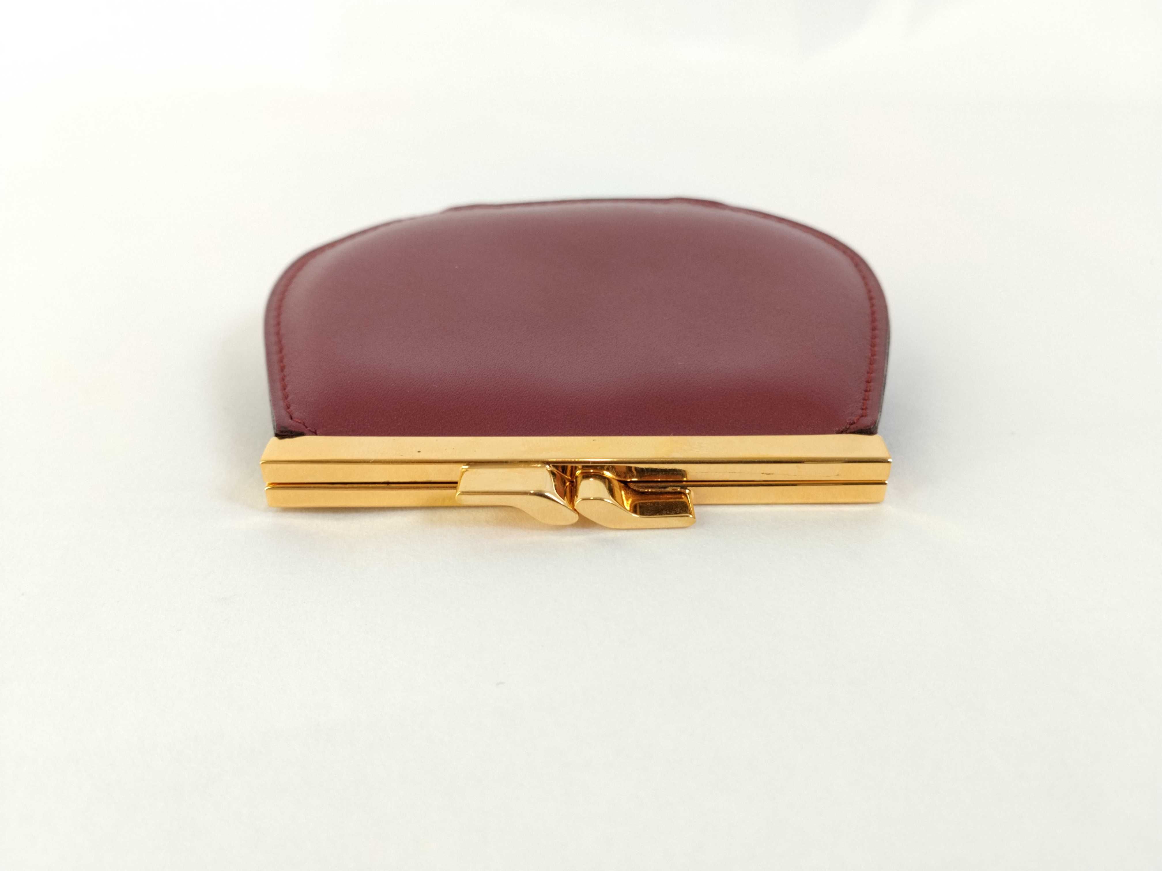 Must line leather coin case with clasp. Includes: box and coin case. — view 6