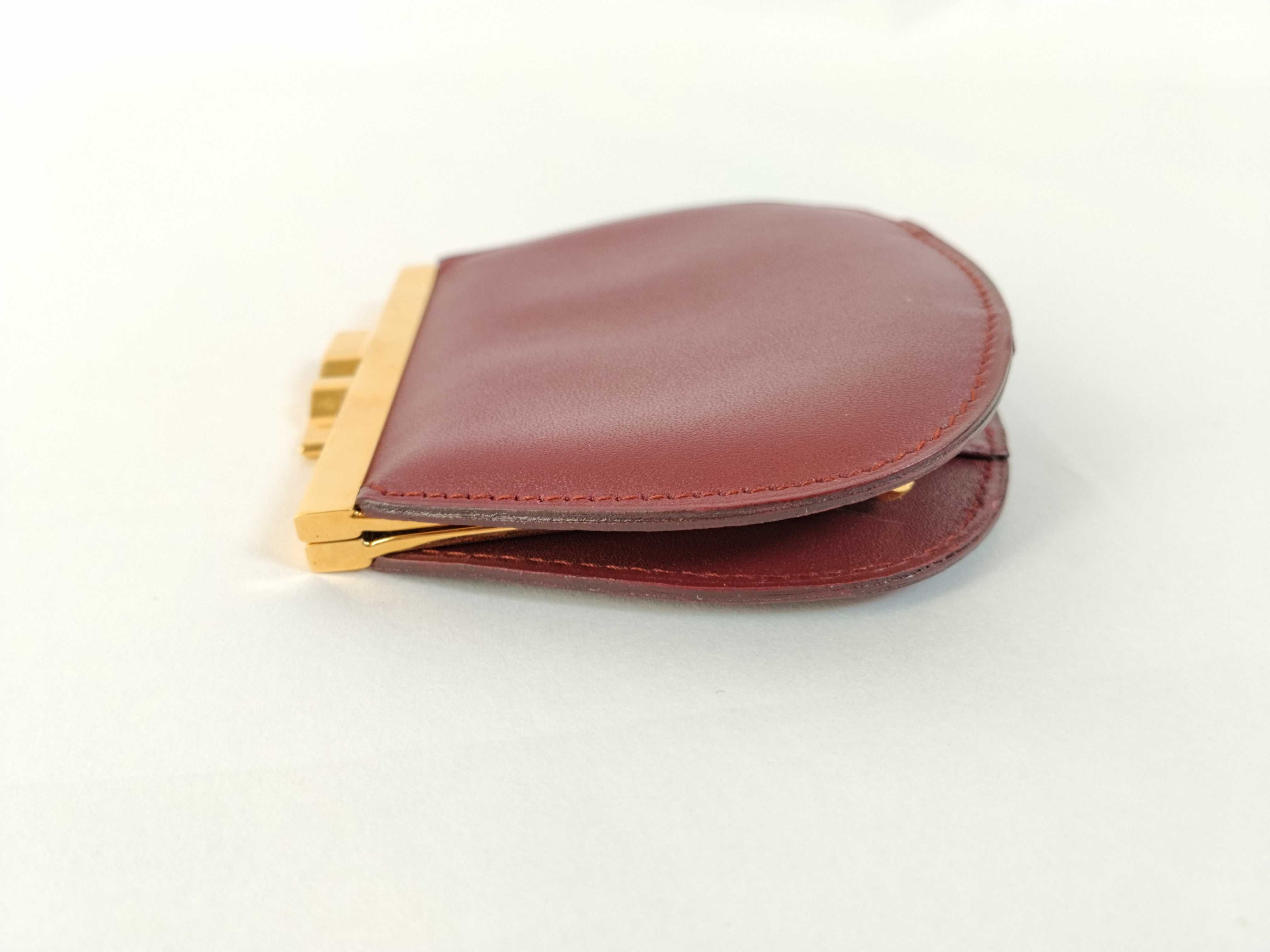 Must line leather coin case with clasp. Includes: box and coin case. — view 7