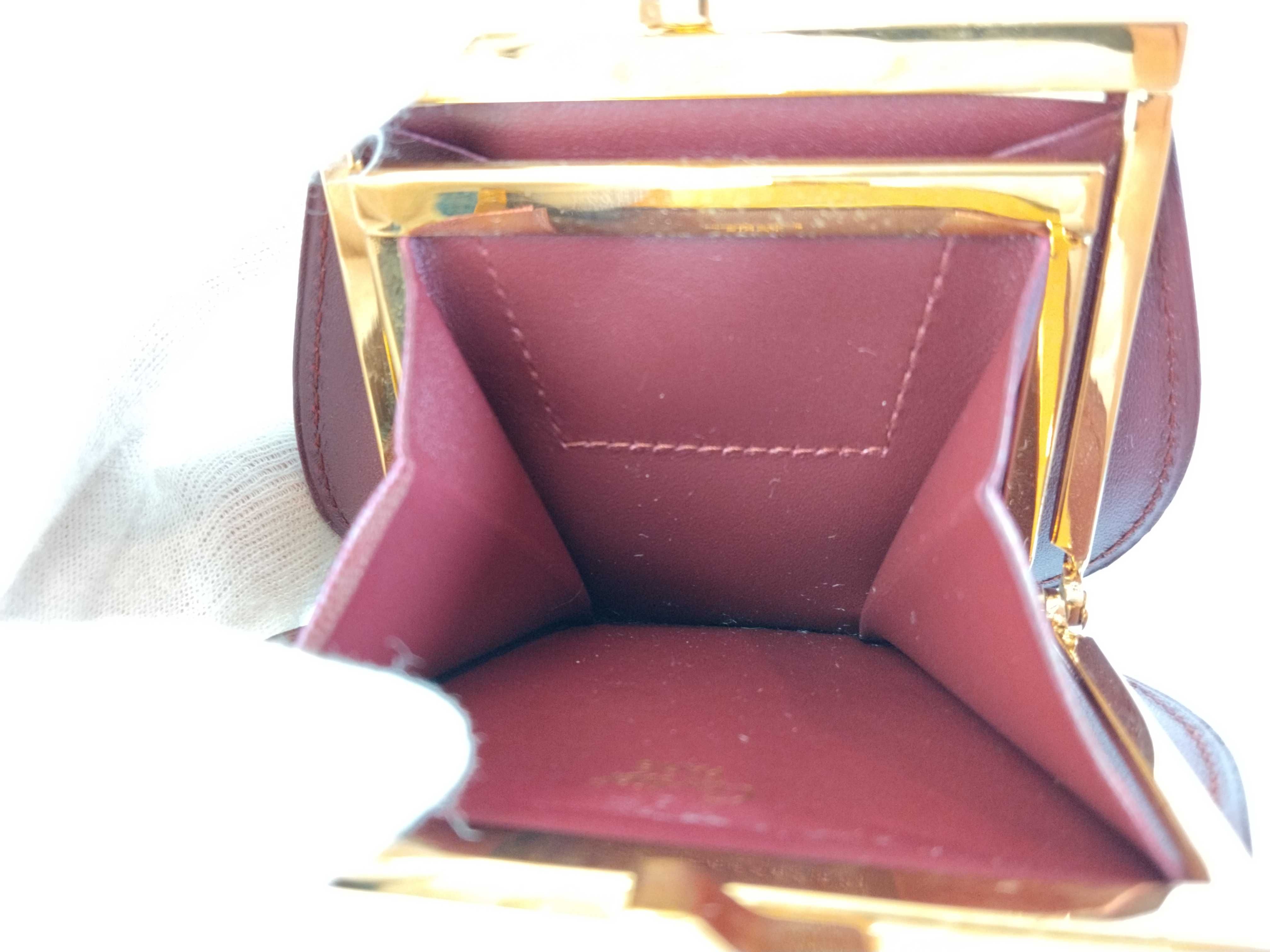 Must line leather coin case with clasp. Includes: box and coin case. — view 9