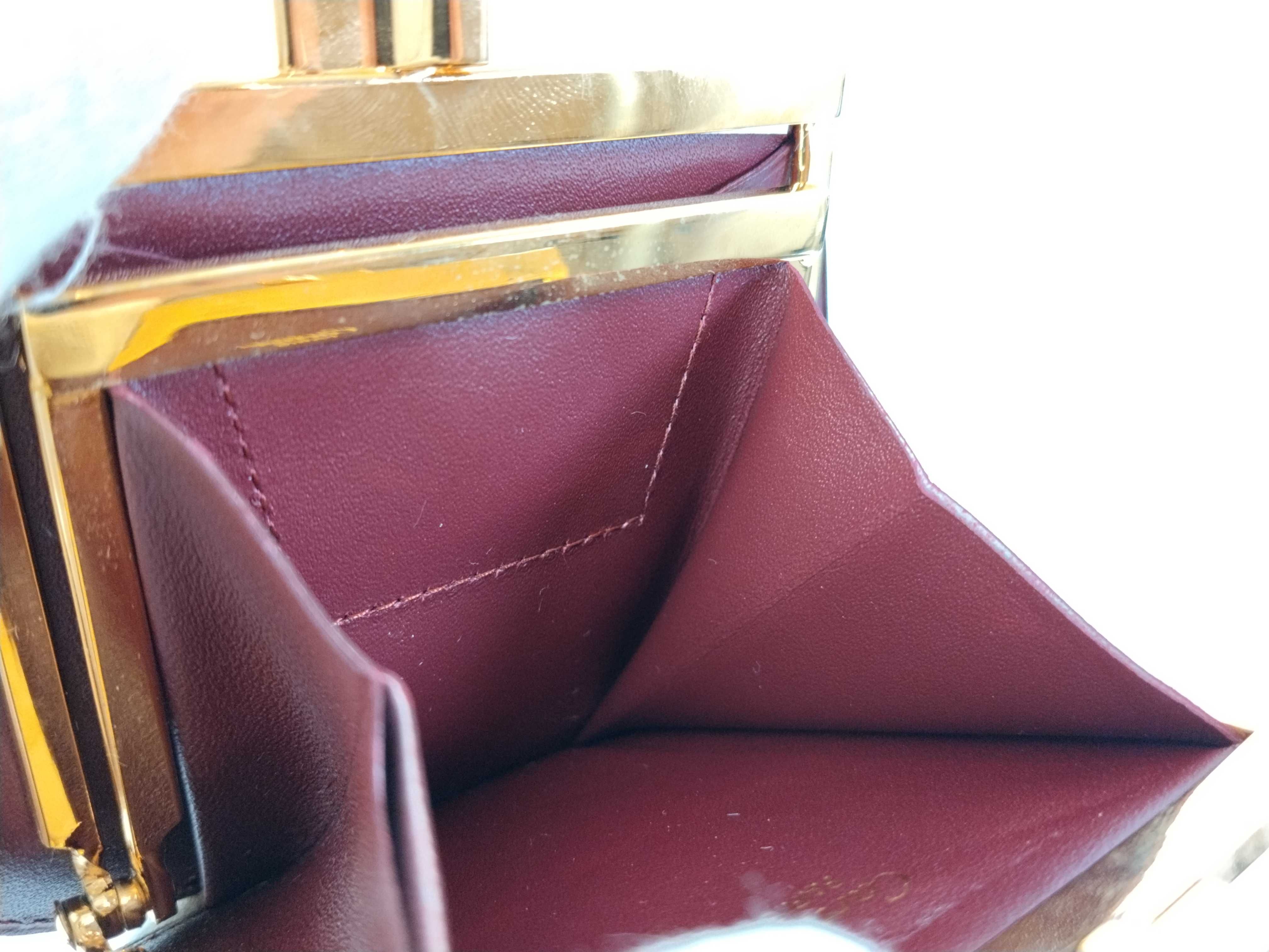 Must line leather coin case with clasp. Includes: box and coin case. — view 10