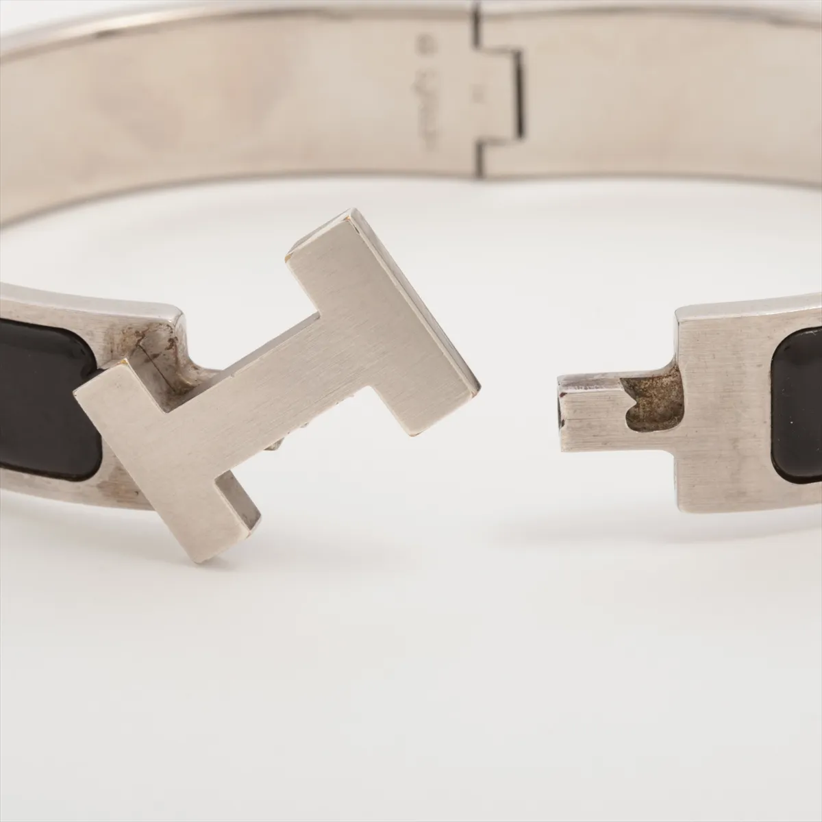 Click Crack H Bangle PM GP Black x Silver Scratches Dullness Hits Discoloration Staining Peeling — view 5