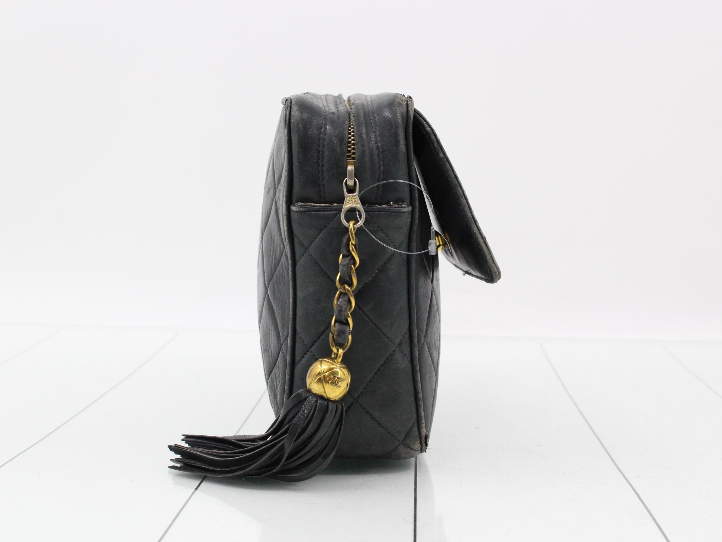Matelassé (bag) - Clutch bag with Coco Mark - Navy — view 4