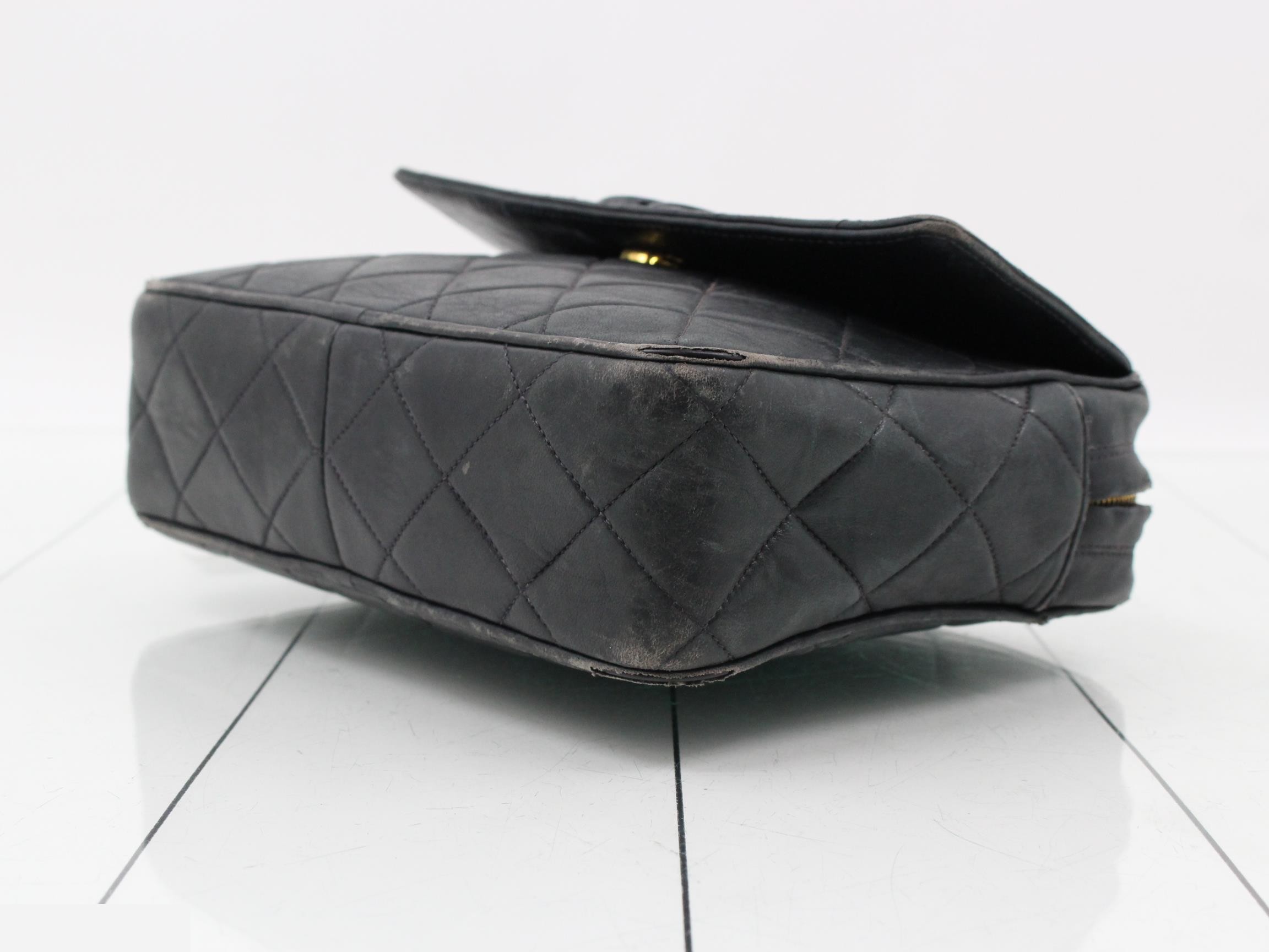 Matelassé (bag) - Clutch bag with Coco Mark - Navy — view 6
