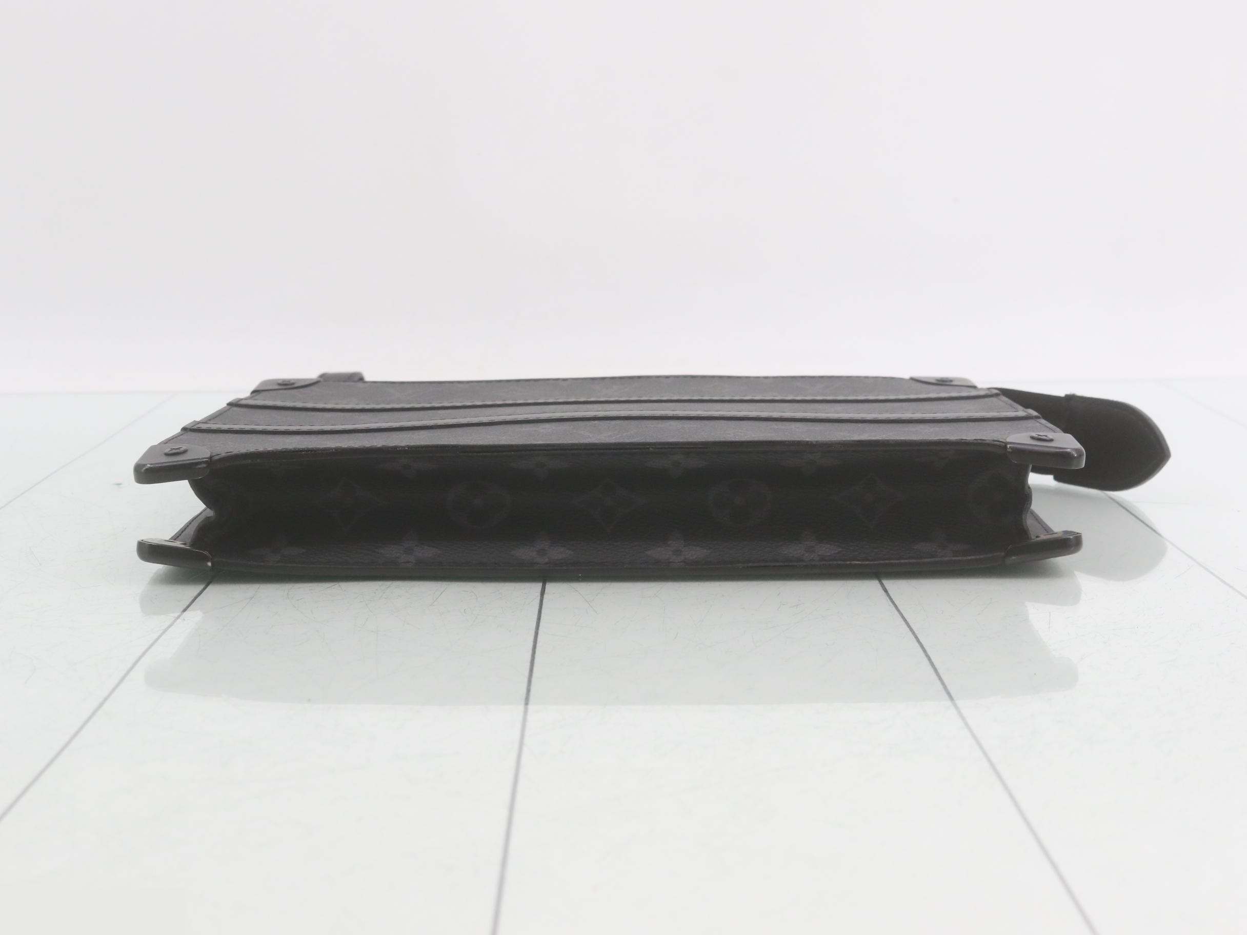 Trunk, Pouch — view 3