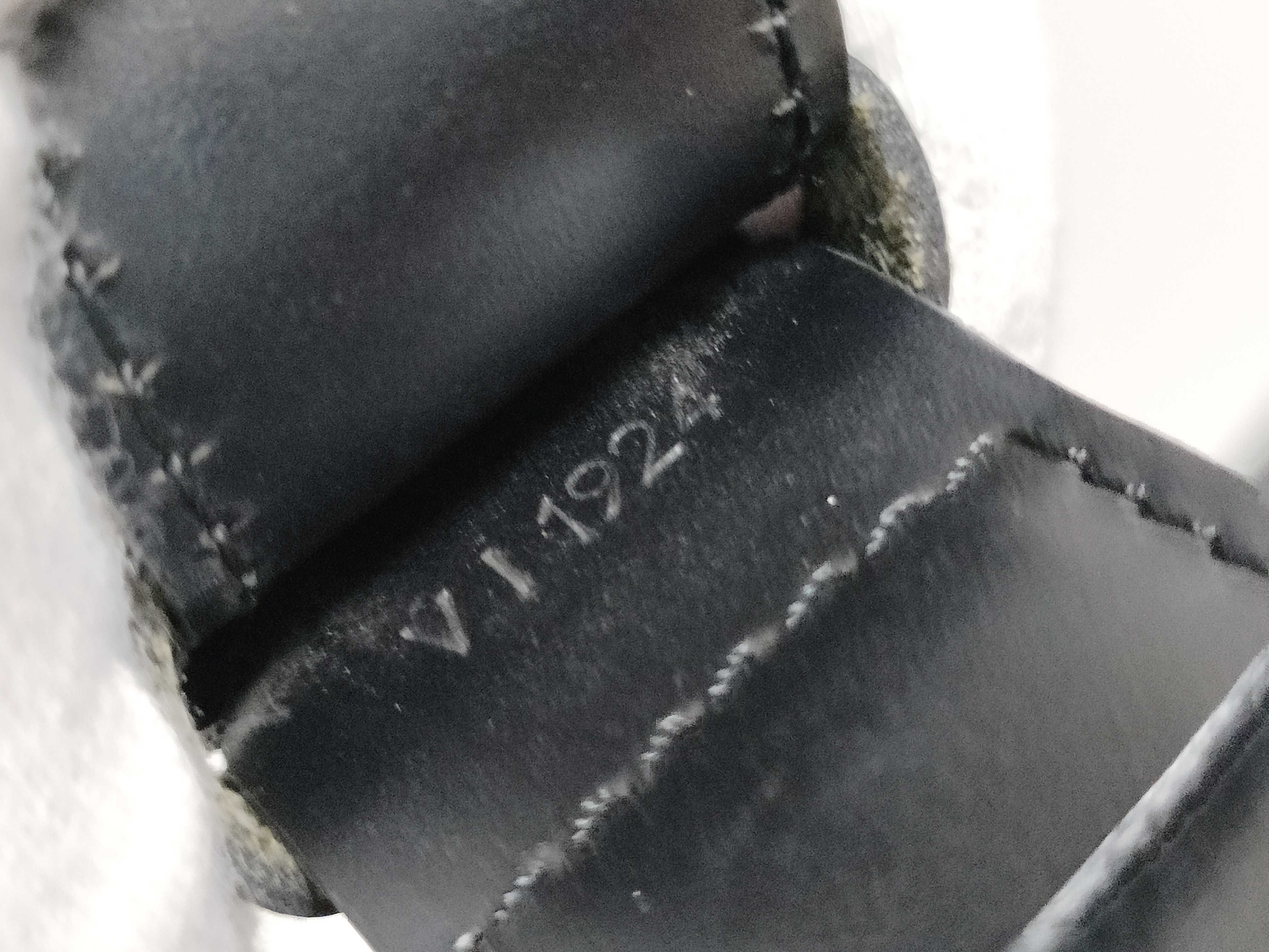Epi Sac Depaule Epi Noir Shoulder Bag — view 10