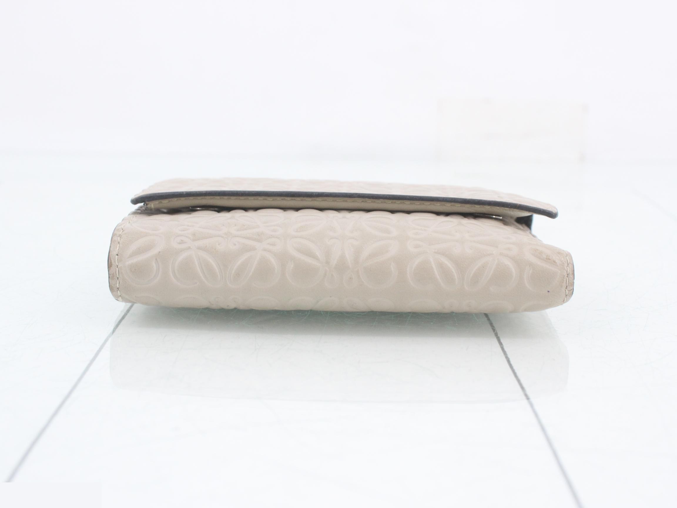 Other lines: Bags and Wallets — view 3