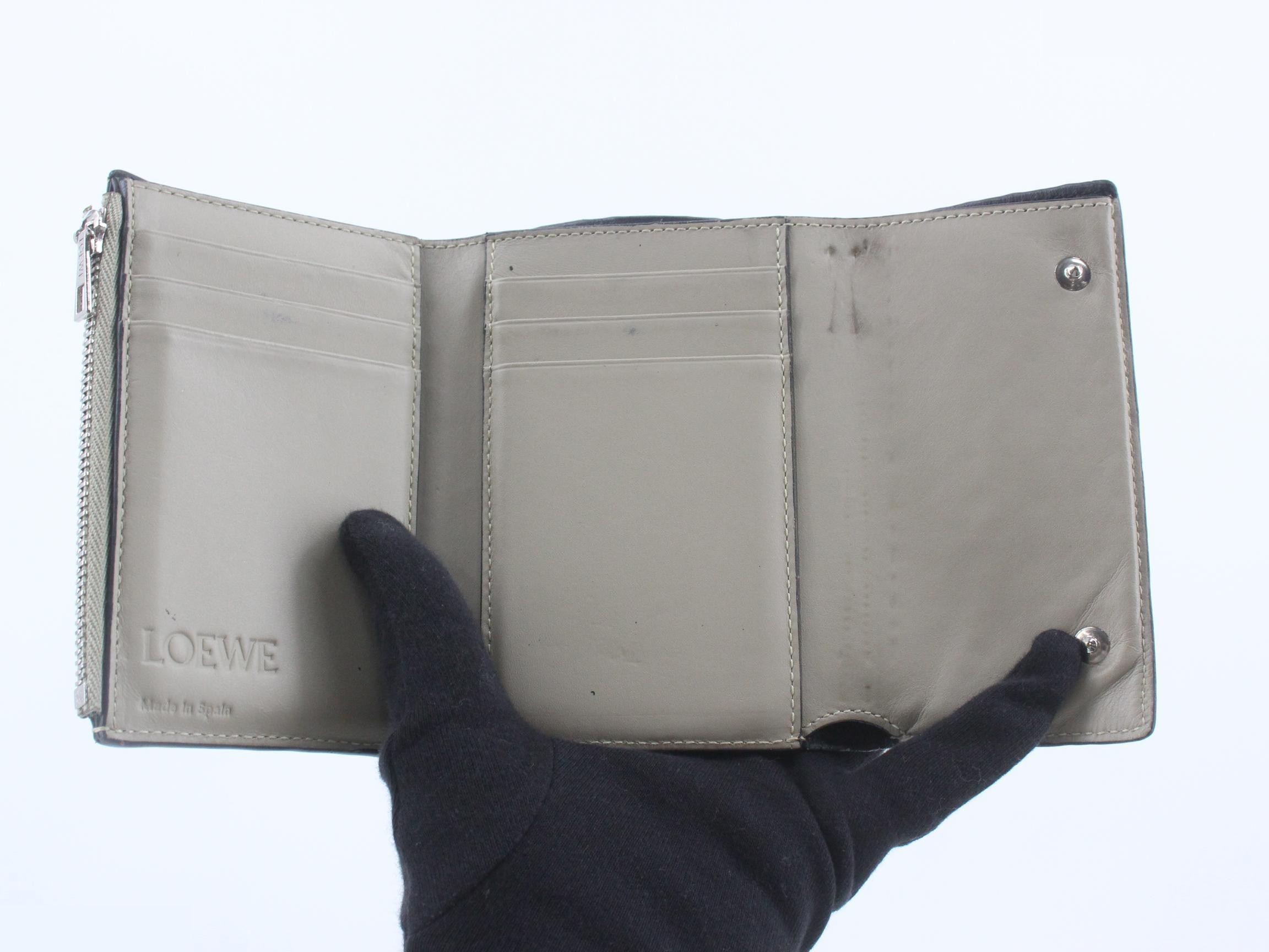 Other lines: Bags and Wallets — view 4