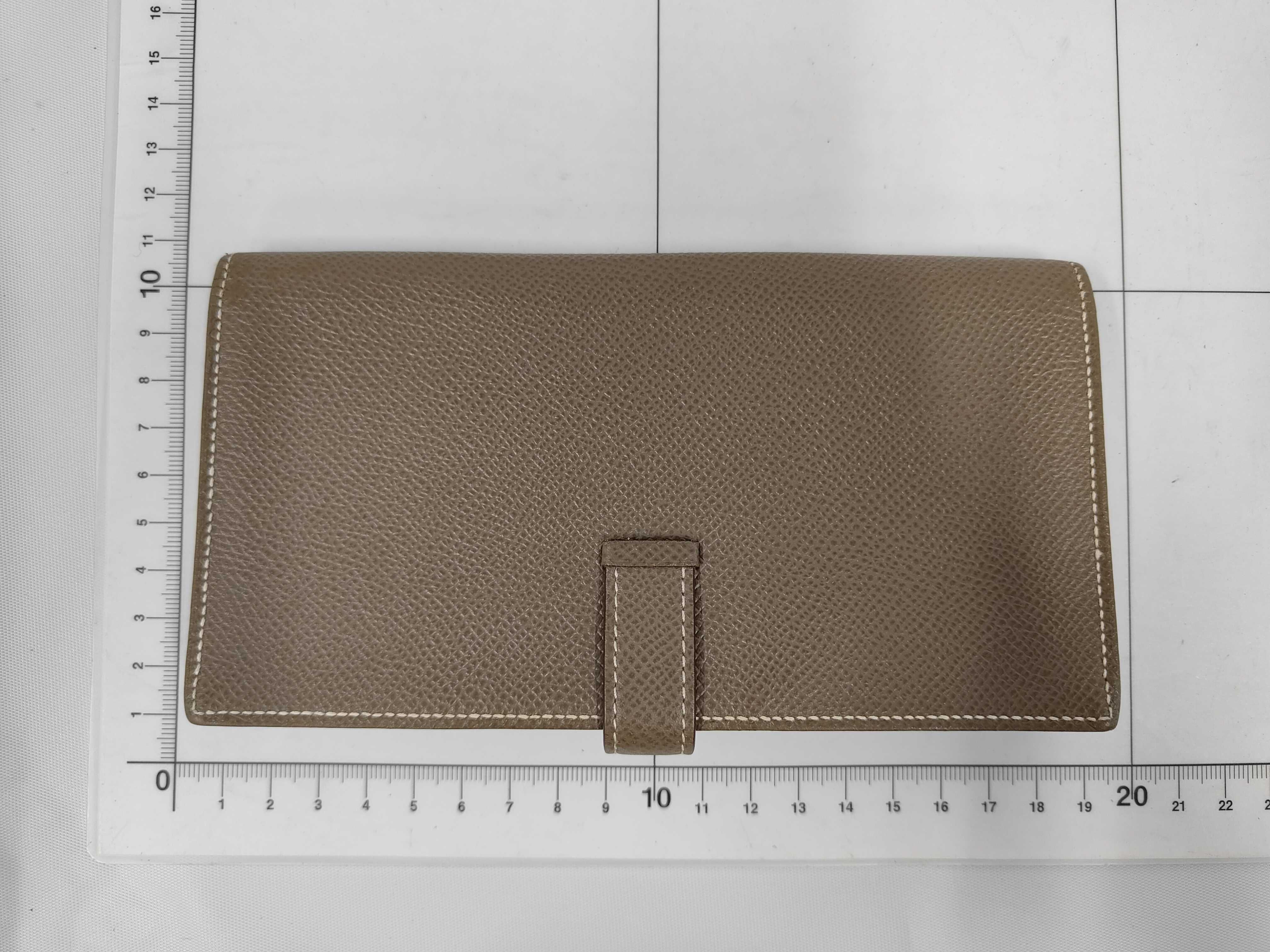Bearn Soufflé A-stamp Veau Epsom Long Wallet Etoupe Wallet — view 2