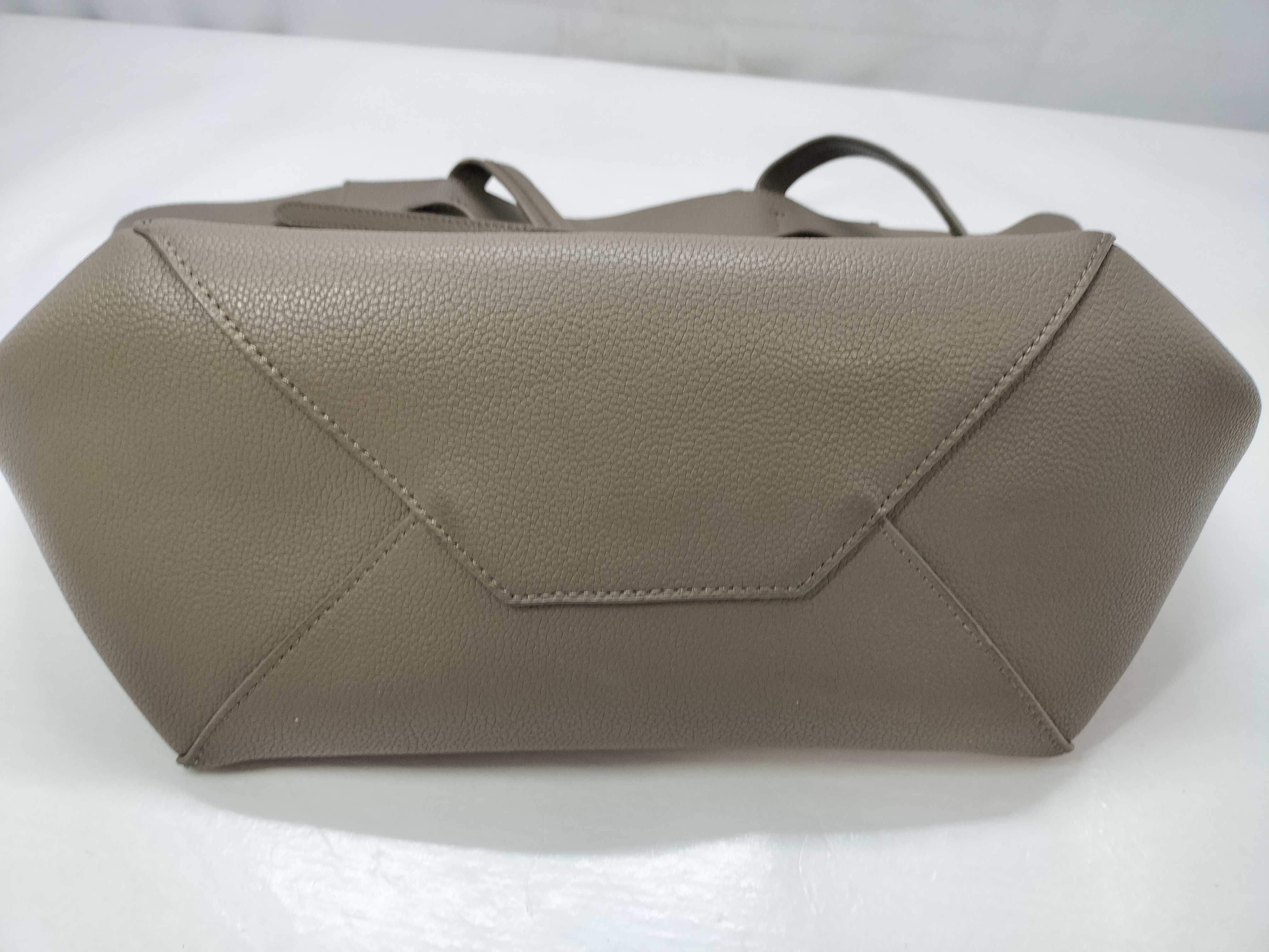 Cabas Phantom Medium Leather Tote Bag, Beige Tote Bag — view 13