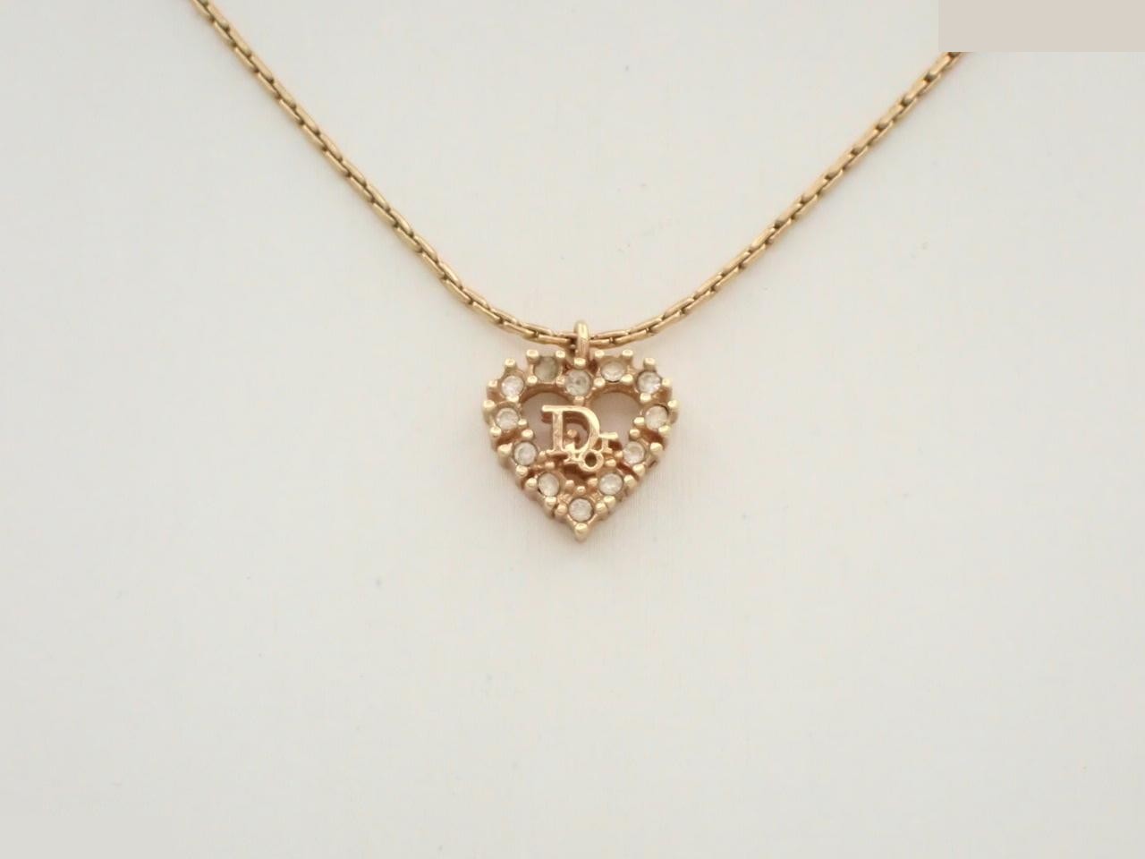 Gold necklace with stone, chain approximately 42cm long.