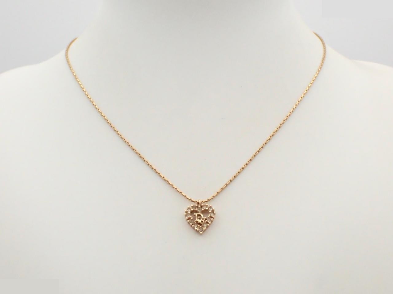 Gold necklace with stone, chain approximately 42cm long. — view 3