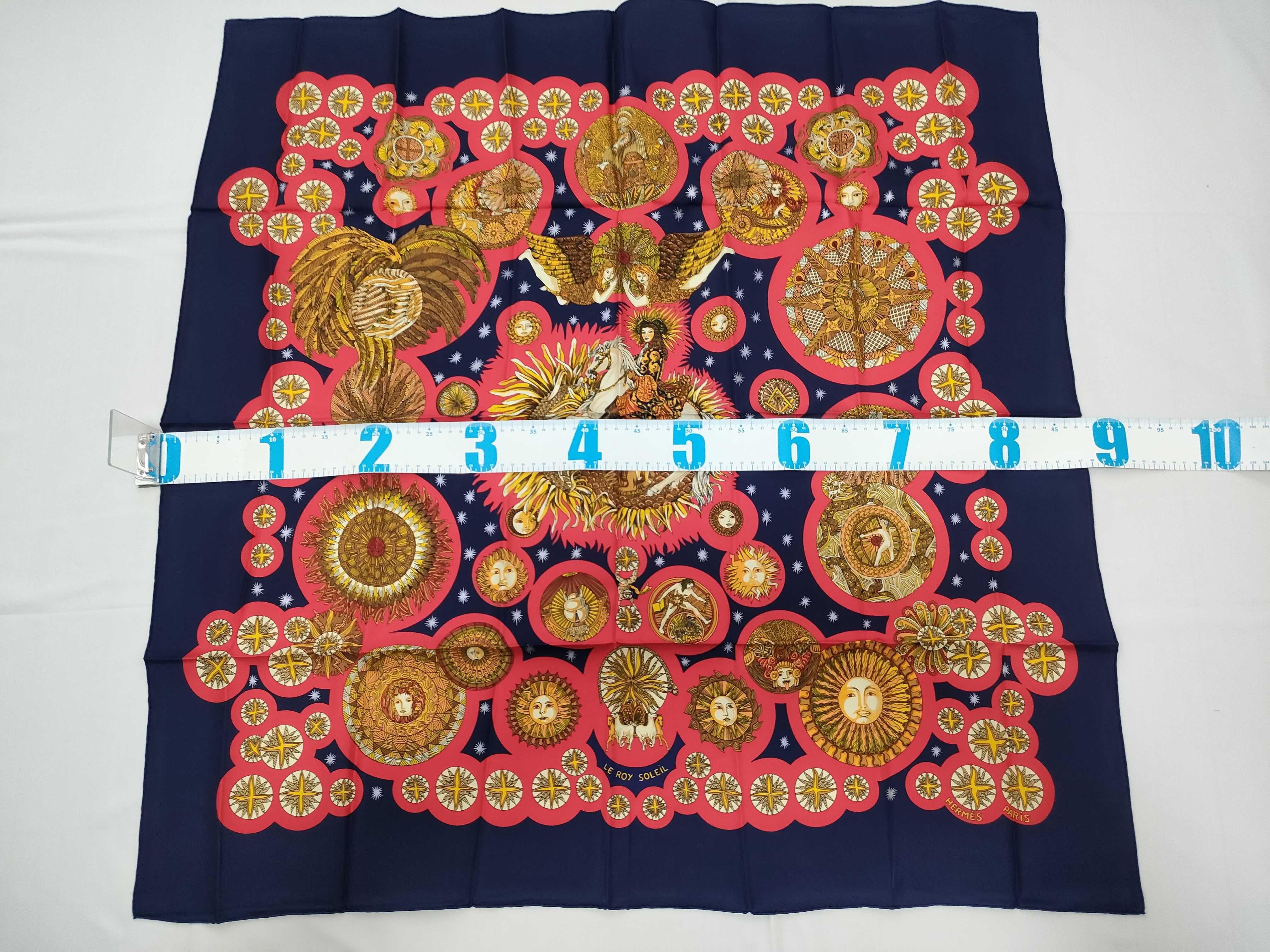 Carre "The Sun King" and other accessories — view 2