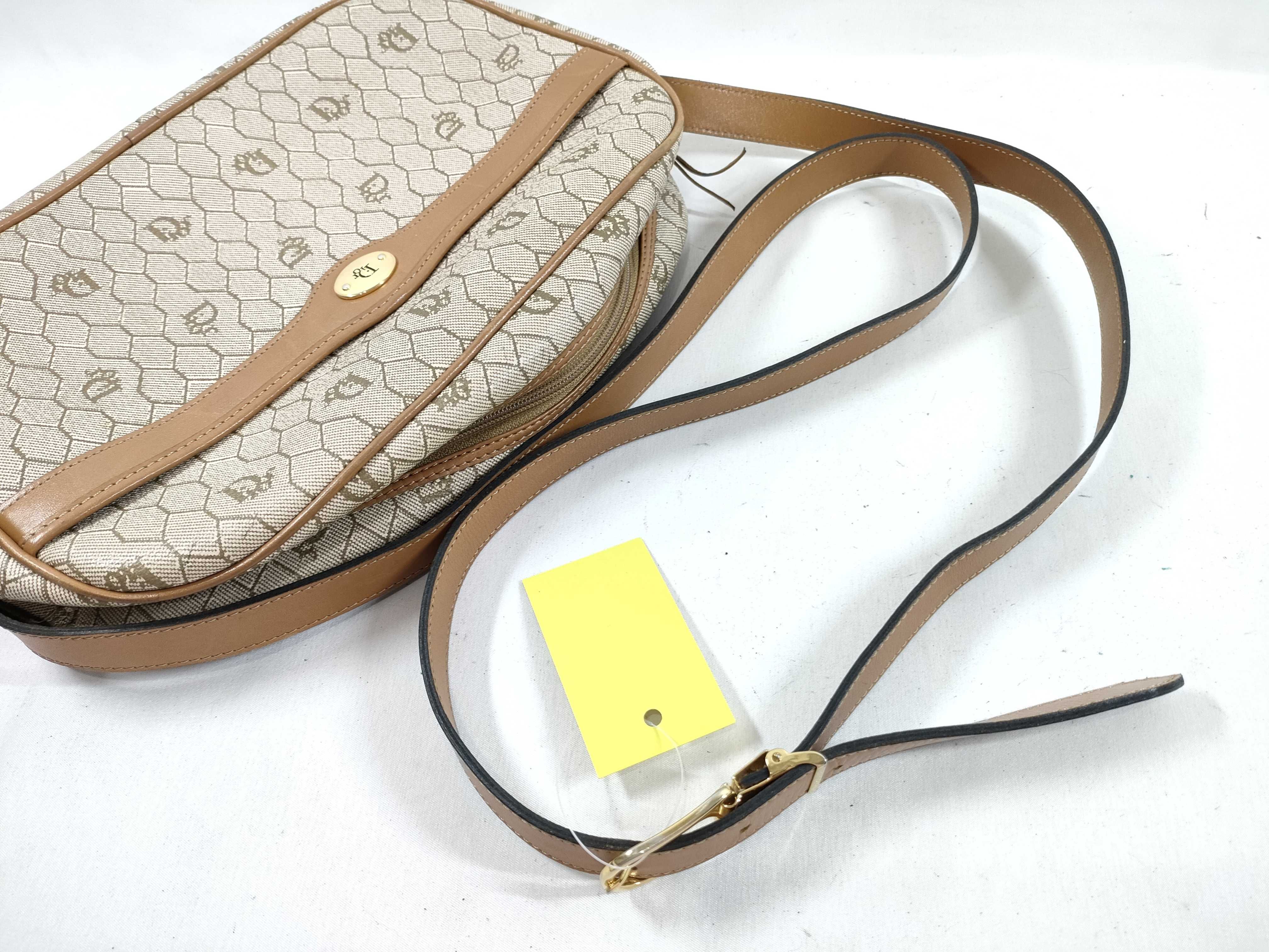 Honeycomb Pattern Shoulder Bag — view 3